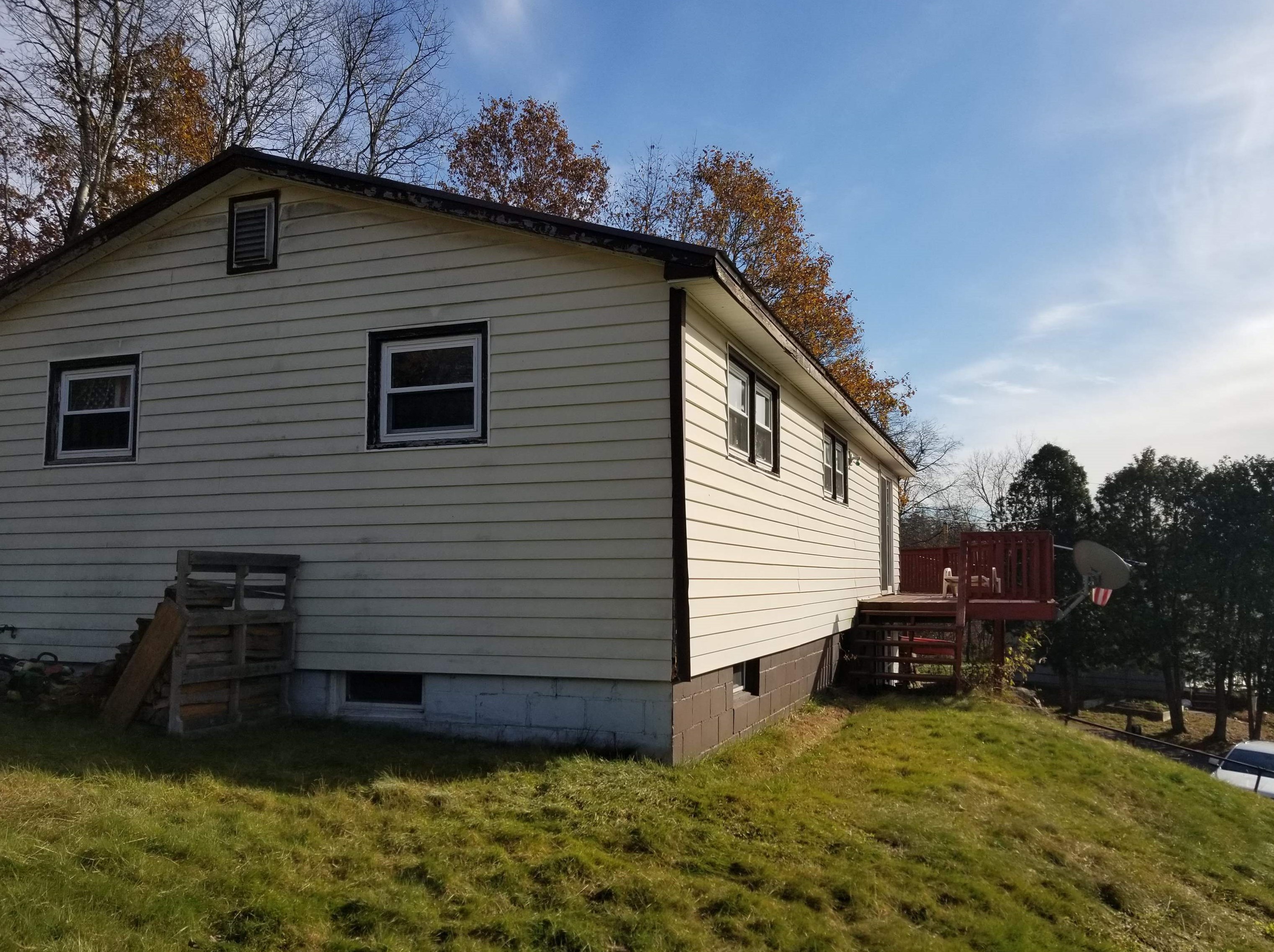 6 Memorial St, Tilton, NH 03276