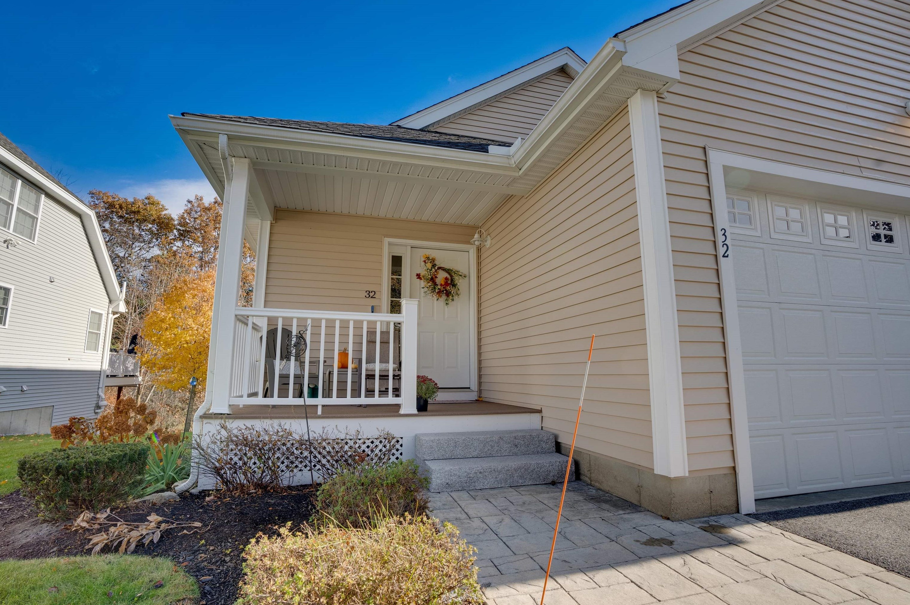 32 Hollow Ridge Dr, Nashua, NH 03062