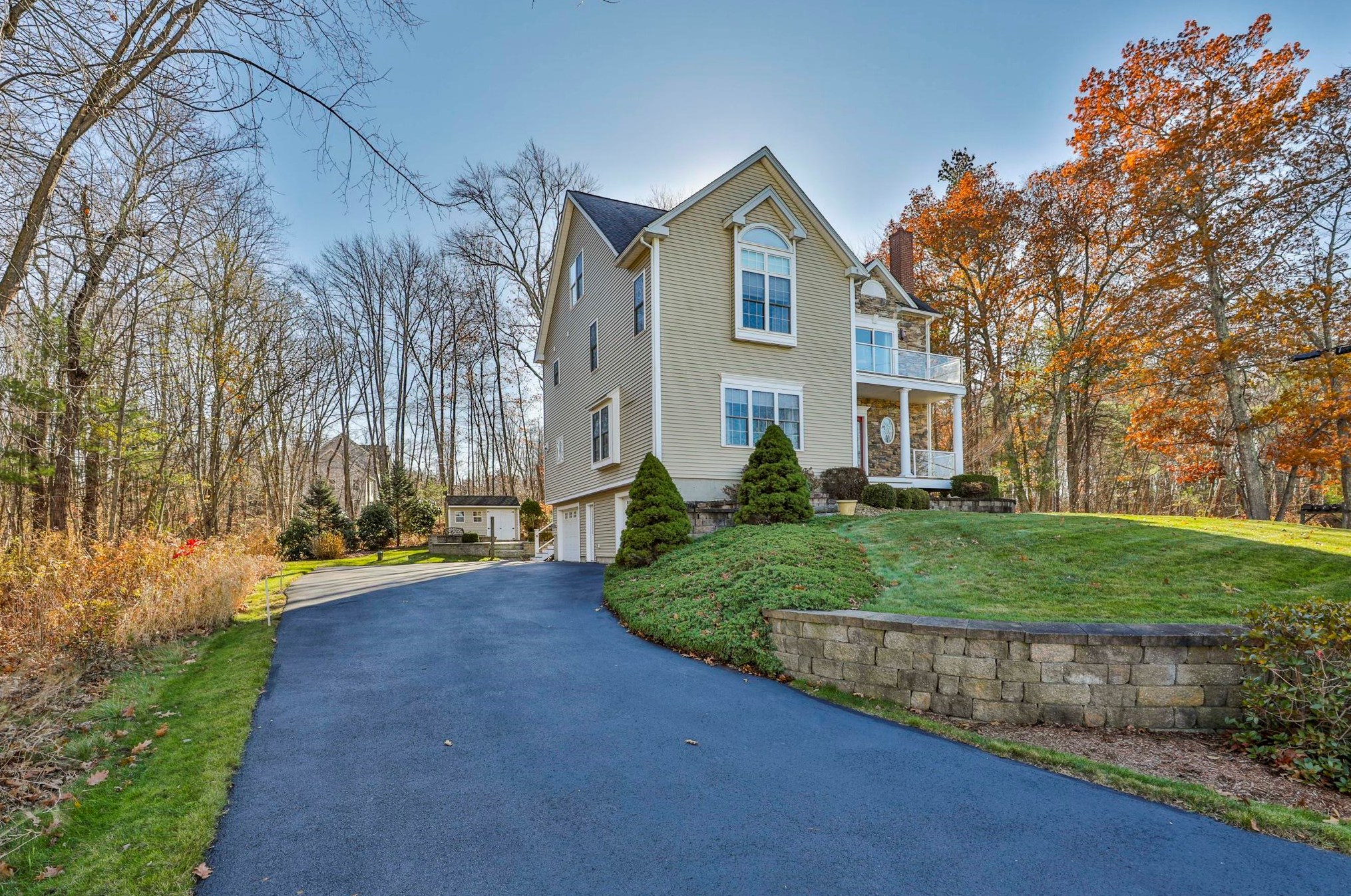 6 Captains Dr, Salem, NH 03079
