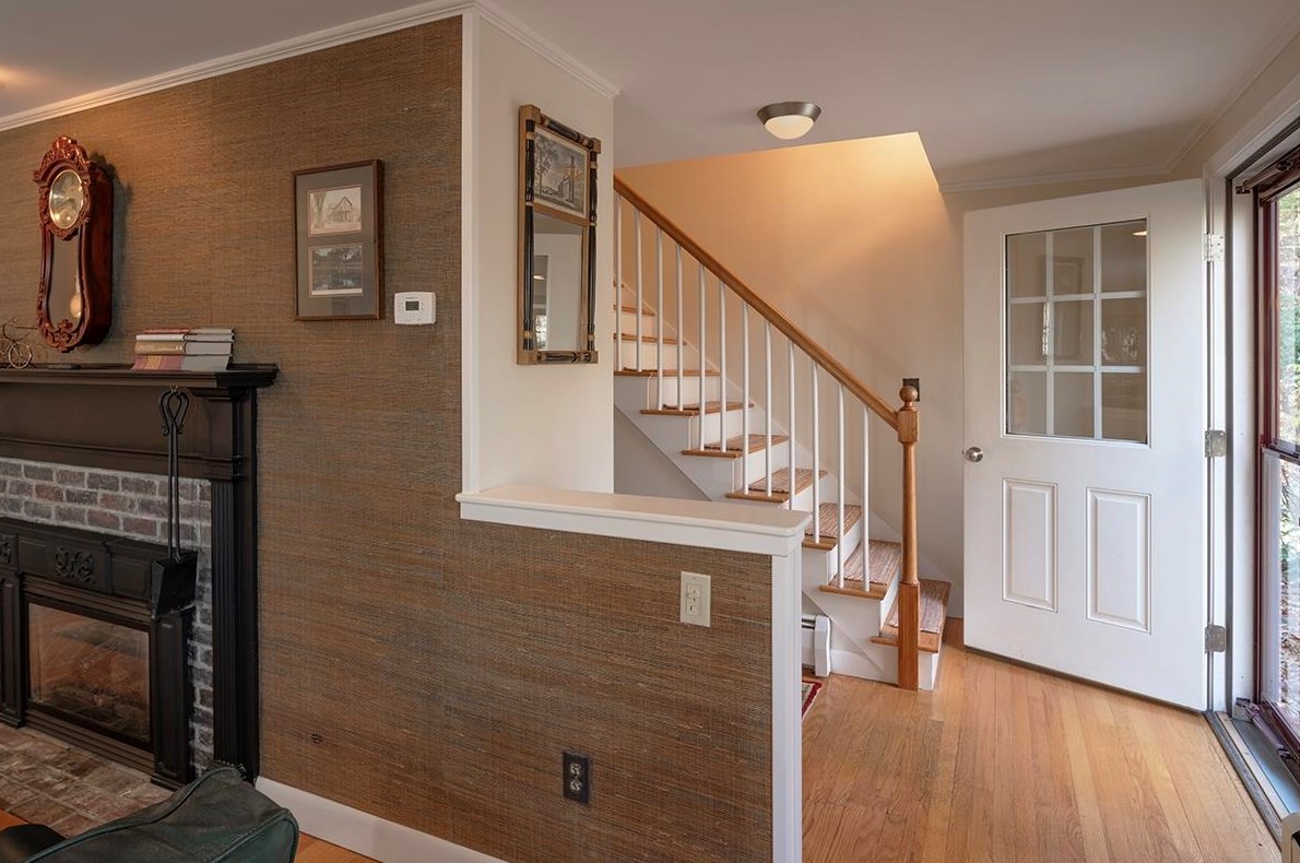 63 Roberts Rd, Hopkinton, NH 03229