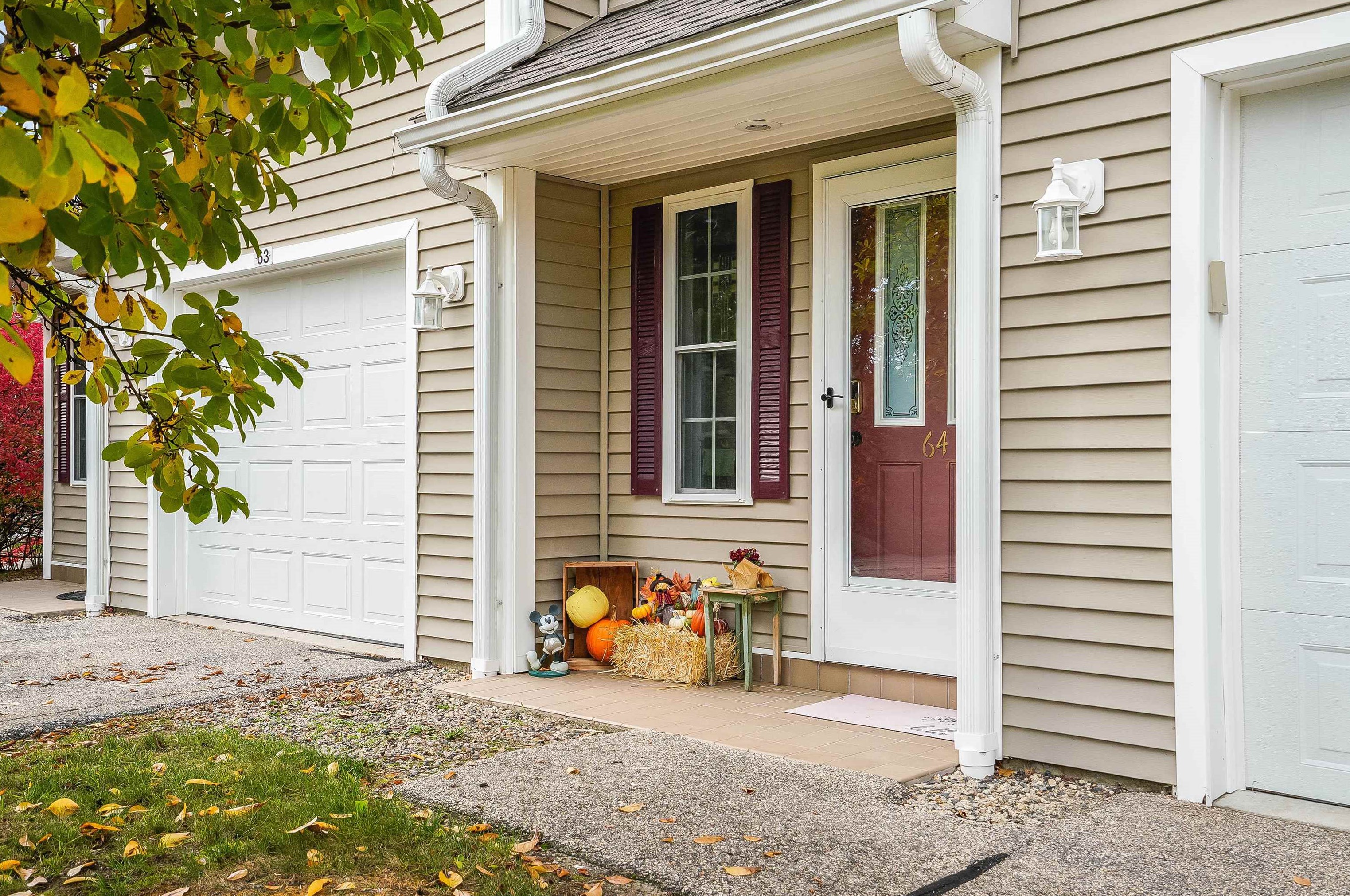 64 Magnolia Ln, Newmarket, NH 03857