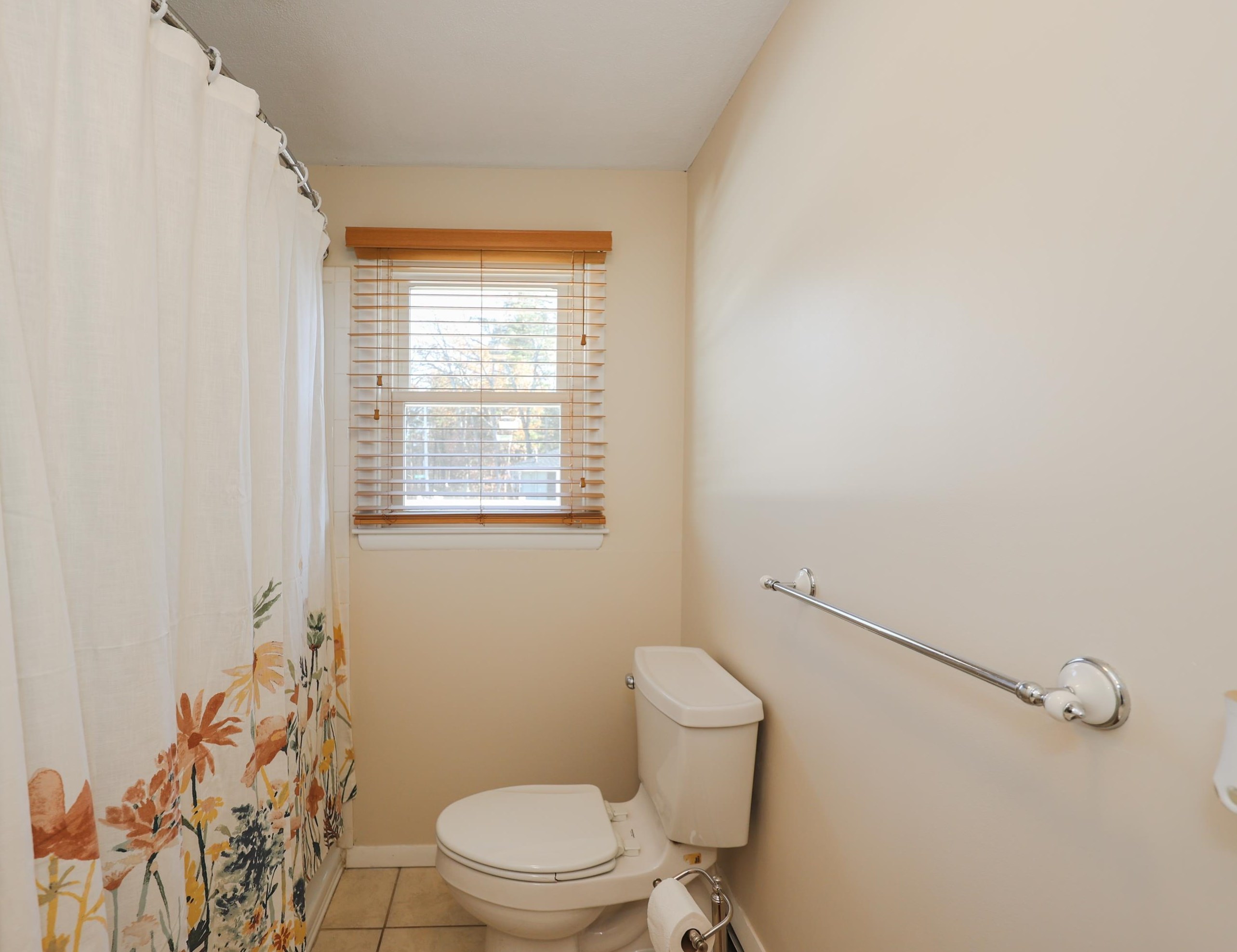 15 Ledge Rd, Hudson NH  03051-3719 exterior