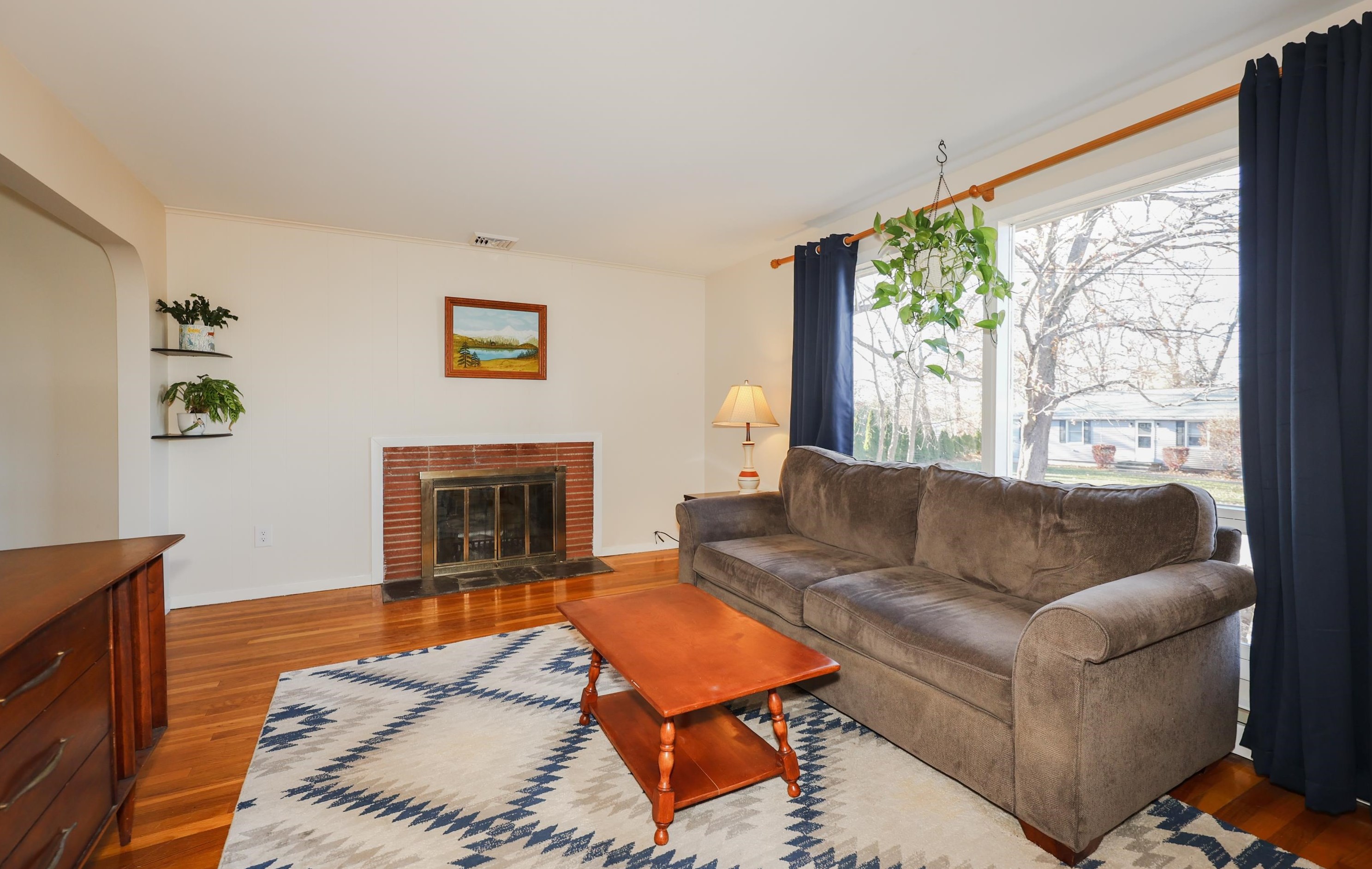 15 Ledge Rd, Hudson NH  03051-3719 exterior