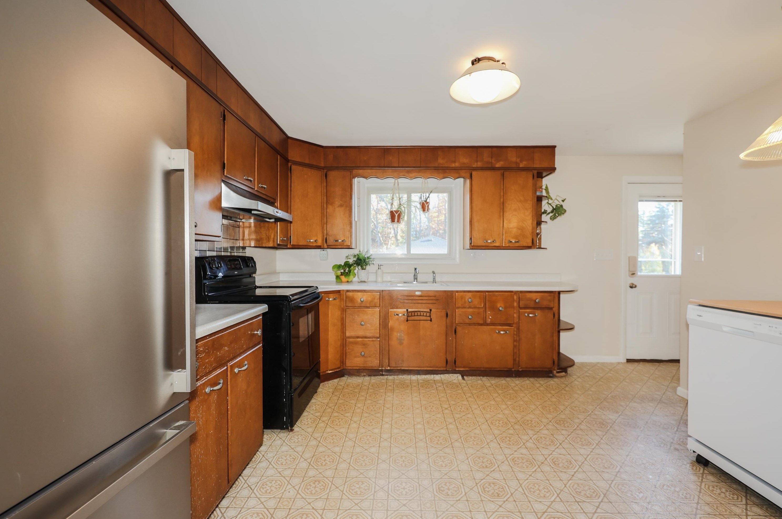 15 Ledge Rd, Hudson NH  03051-3719 exterior