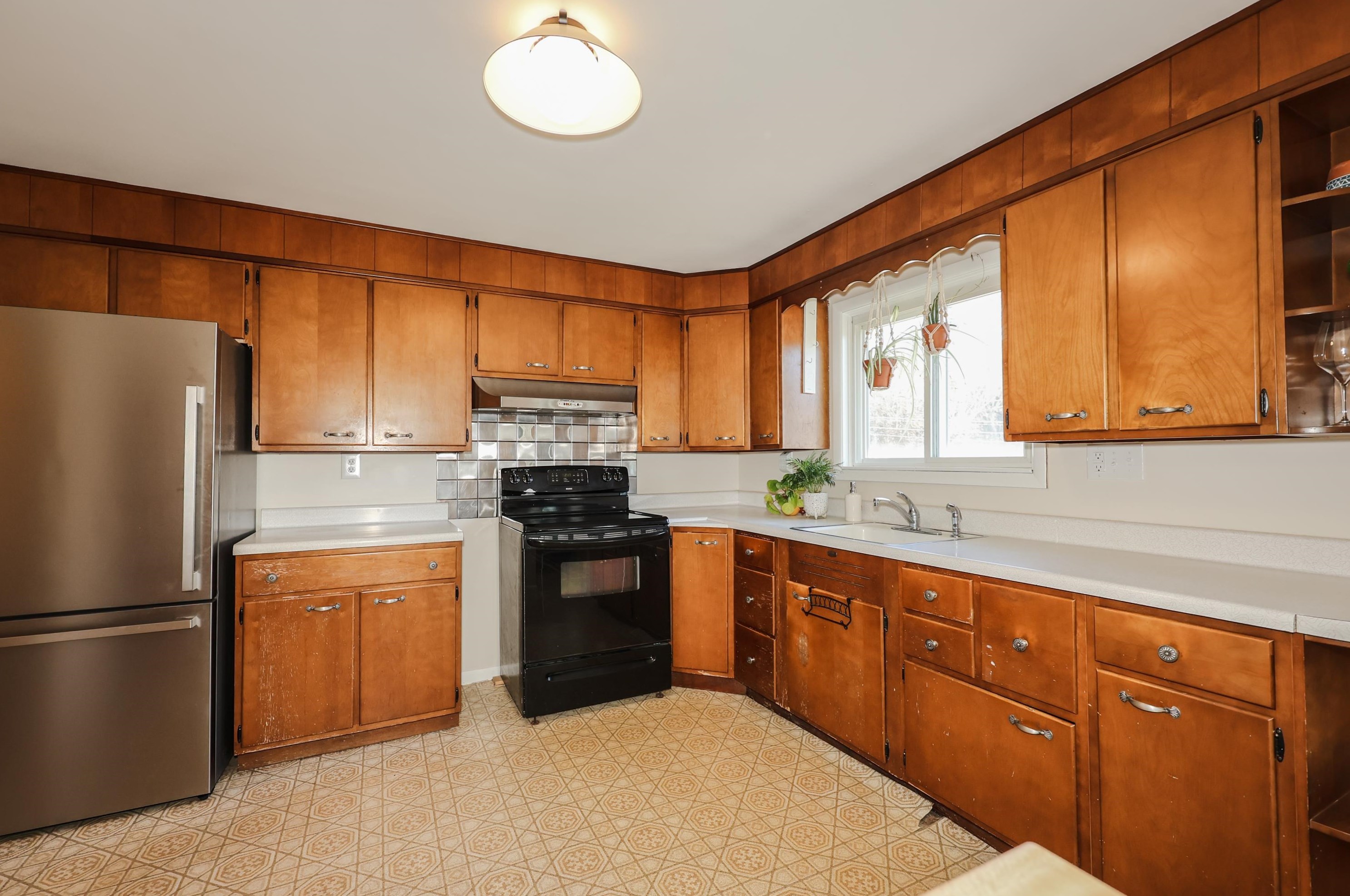 15 Ledge Rd, Hudson NH  03051-3719 exterior