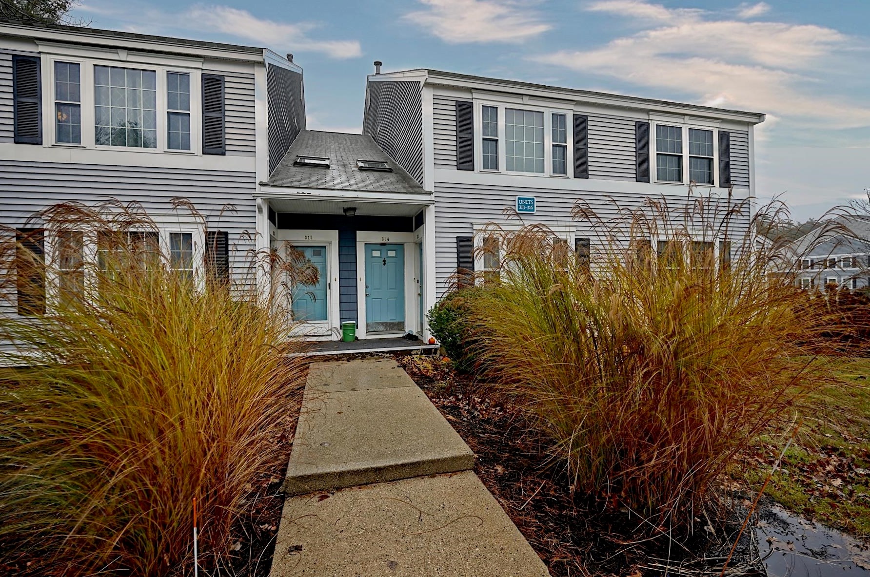 313 Springbrook Cir, Portsmouth, NH 03801