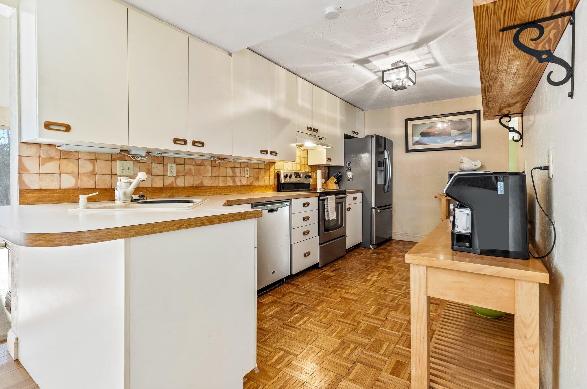 111 Kennard Rd, Manchester NH  03104-4024 exterior