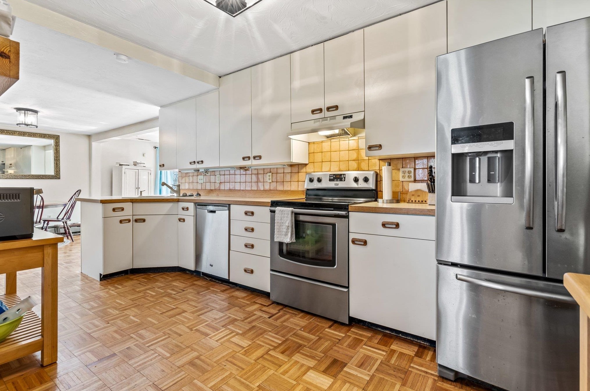 111 Kennard Rd, Manchester NH  03104-4024 exterior