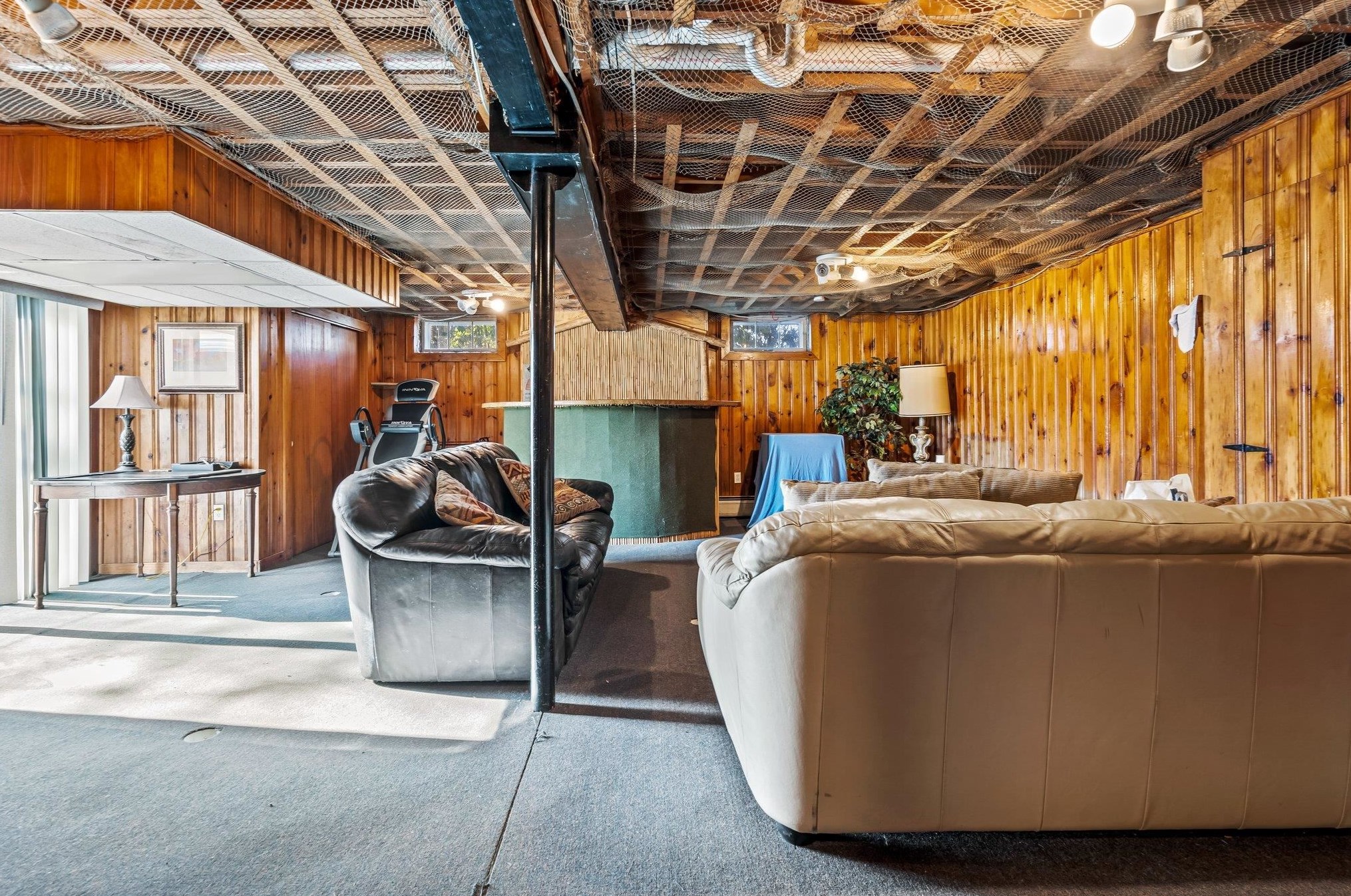 111 Kennard Rd, Manchester NH  03104-4024 exterior