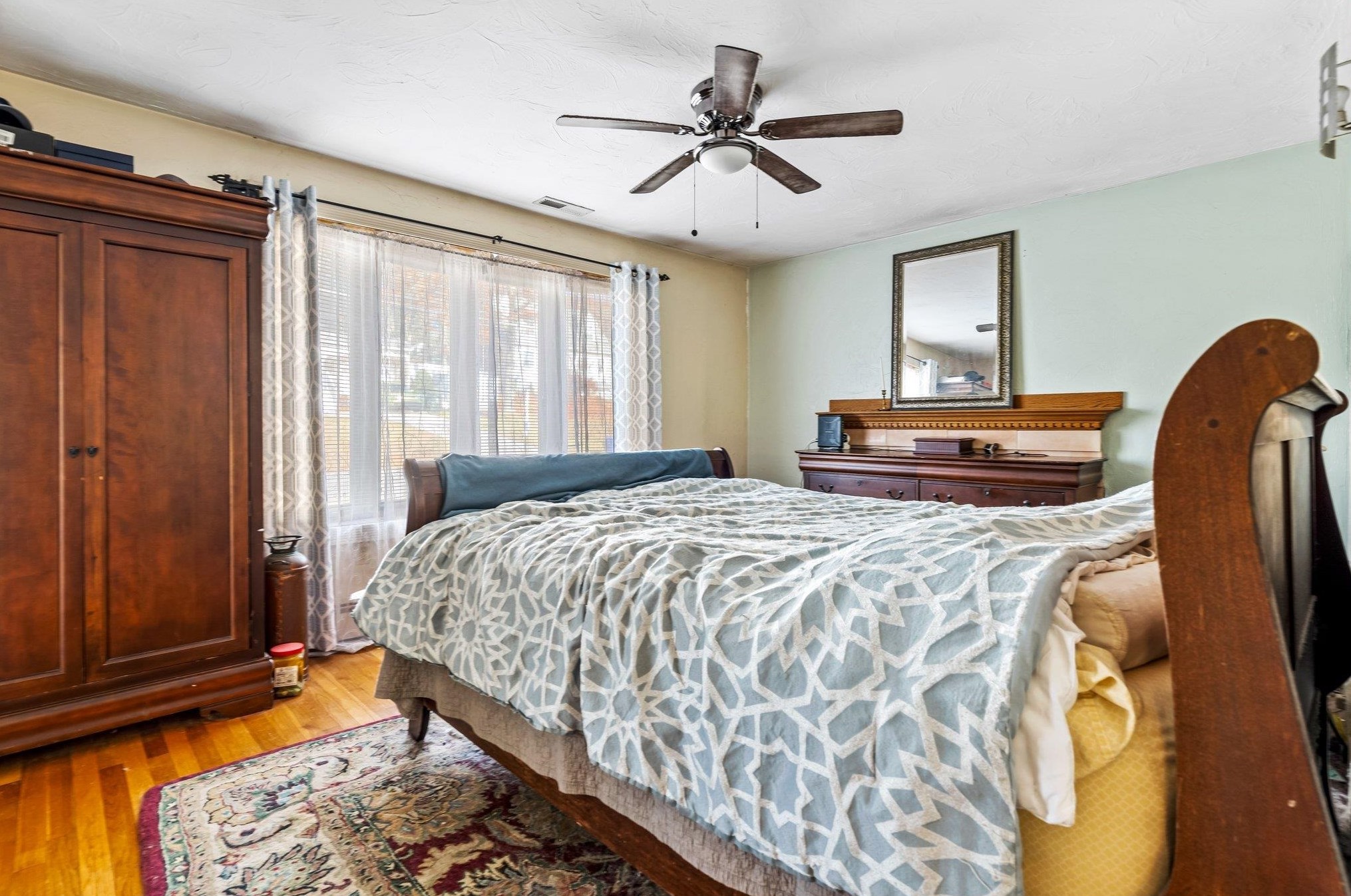 111 Kennard Rd, Manchester NH  03104-4024 exterior