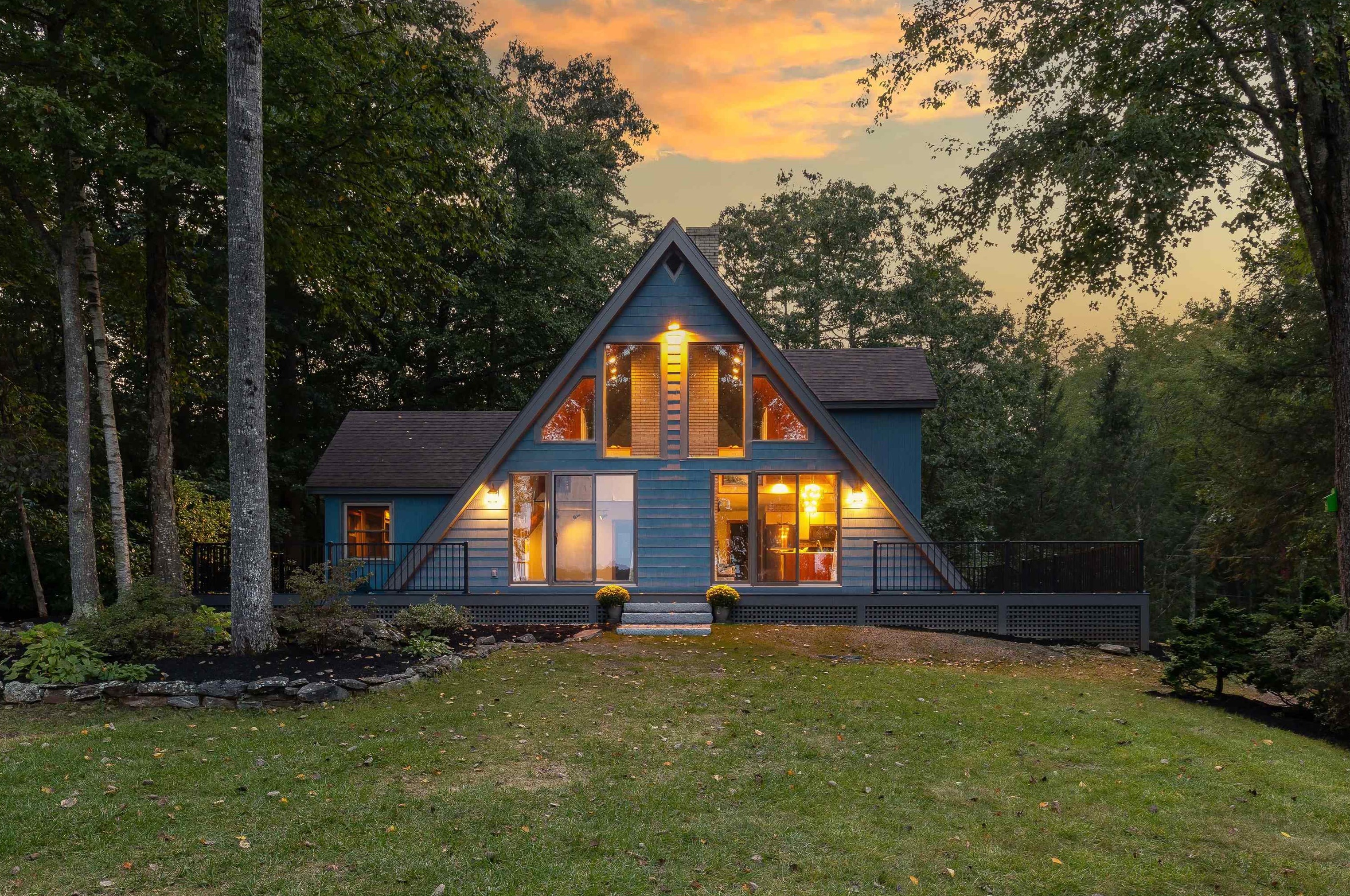67 Holts Point Rd, Sandown, NH 03873