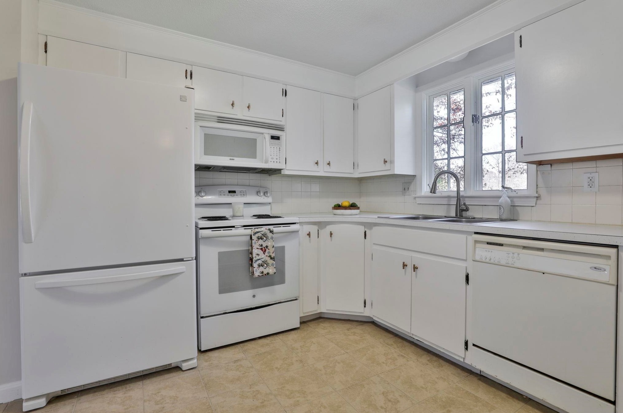 2 Hulme St, Manchester NH  03109-4520 exterior