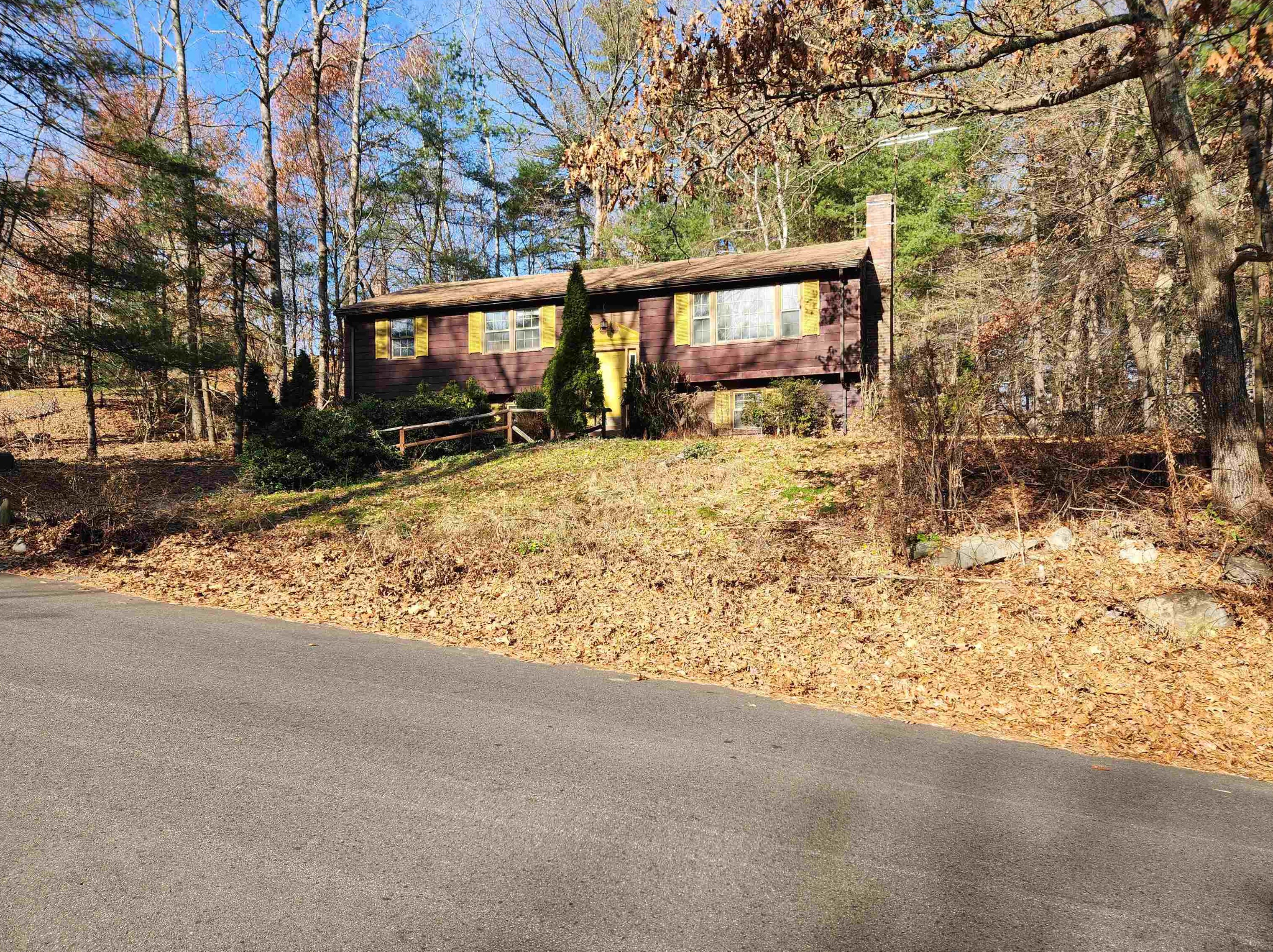 9 Strawberry Hill Rd, Derry, NH 03038