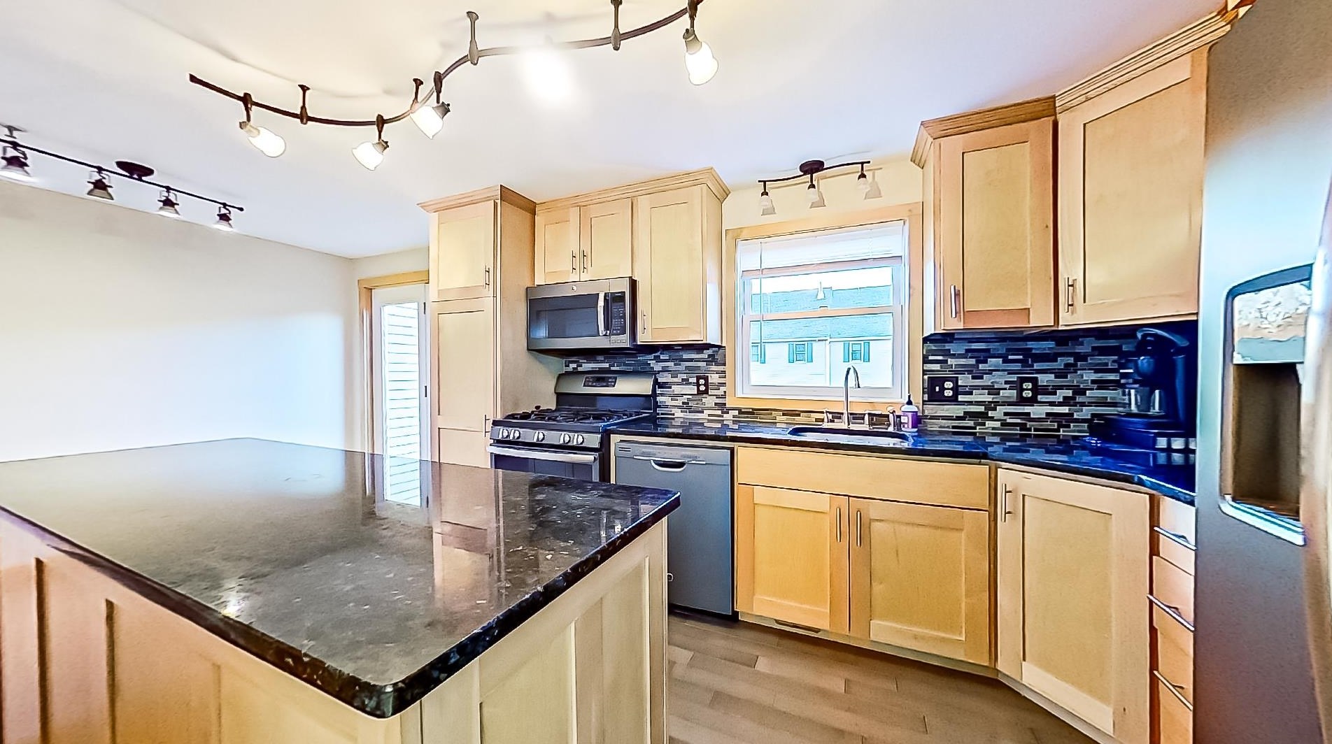 4 Fords Landing Dr, Dover, NH 03820