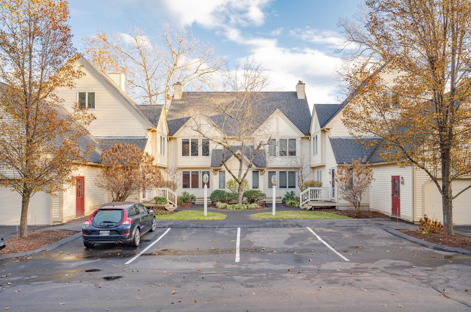 52 Preston Field Rd, Nashua, NH 03064