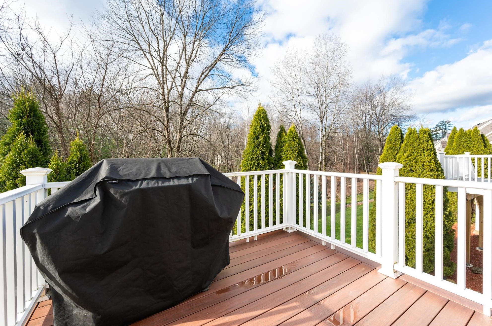 3 Sugar Hill Ln, Hudson NH  03052-2646 exterior