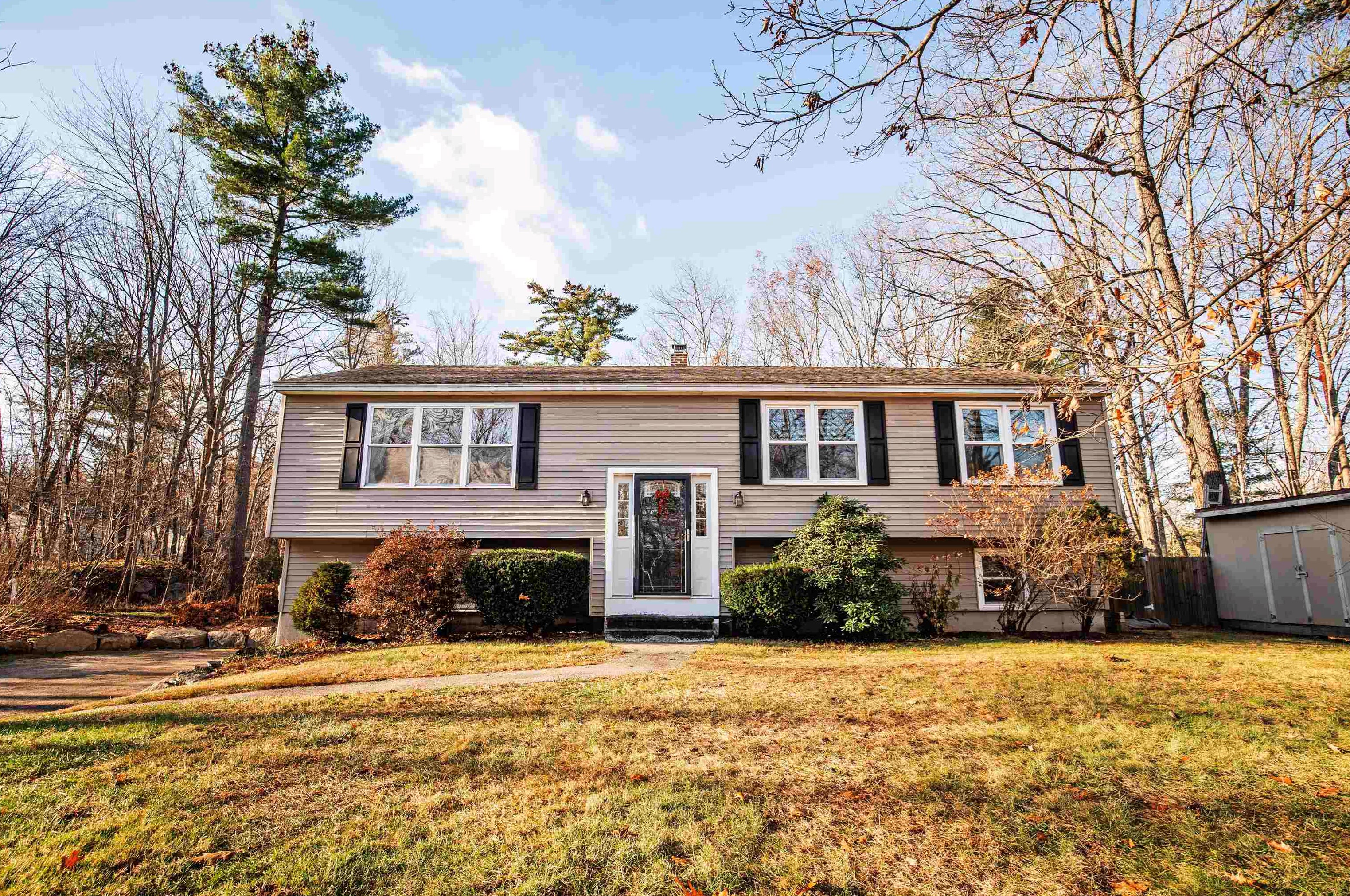 2 Casey Dr, Manchester, NH 03106-2202