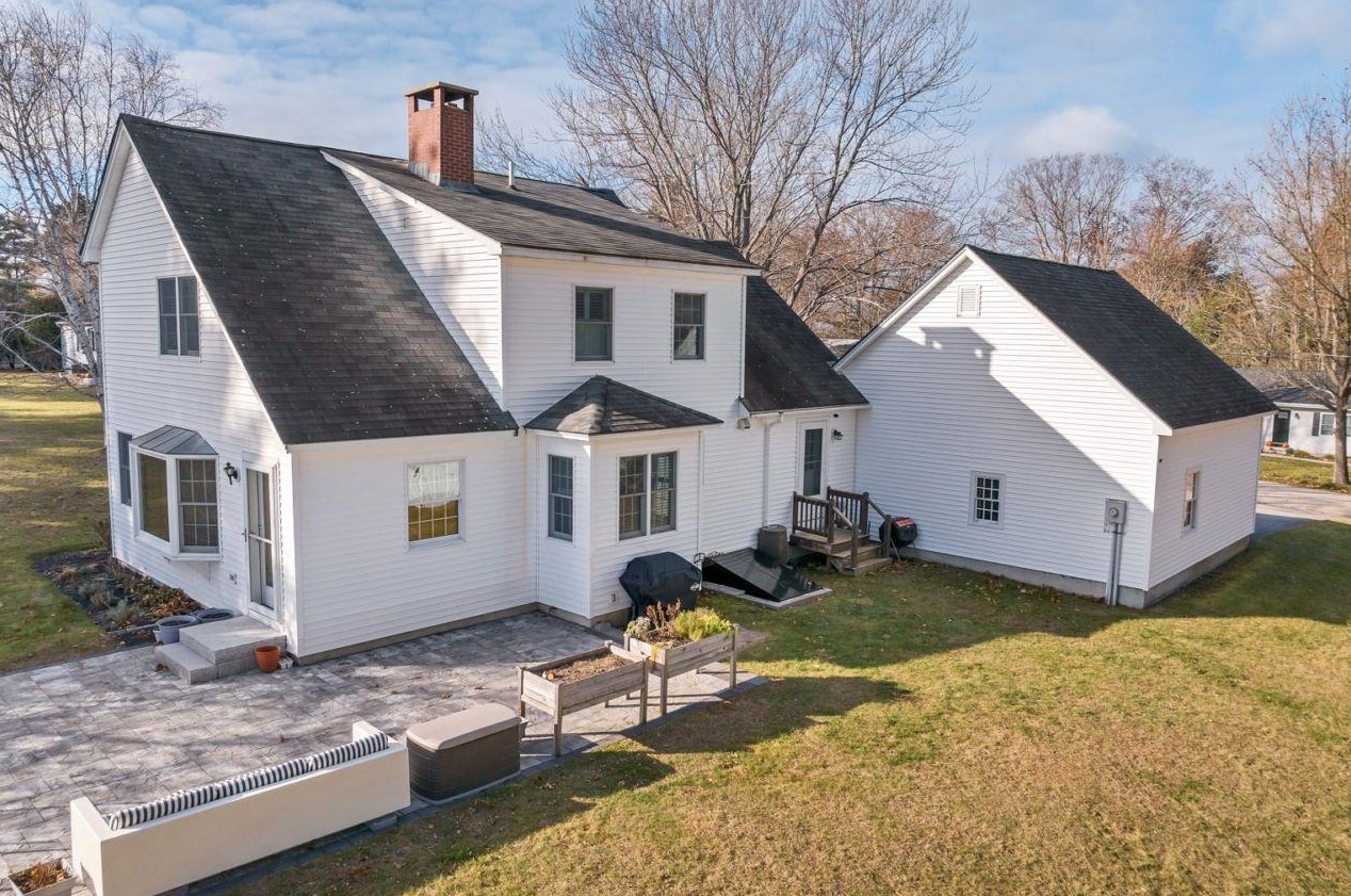 7 Edgewood Ter, Tuftonboro, NH 03894-4406