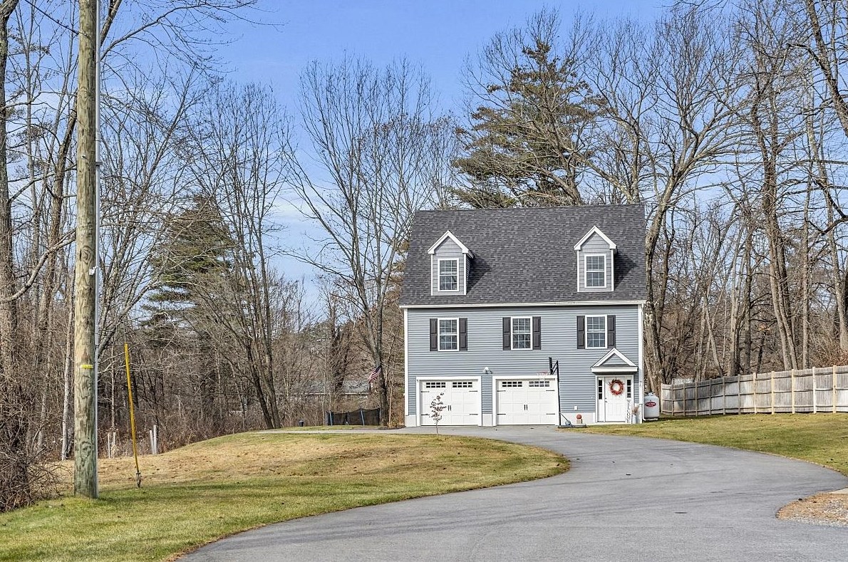 76 Chester Rd, Derry, NH 03038