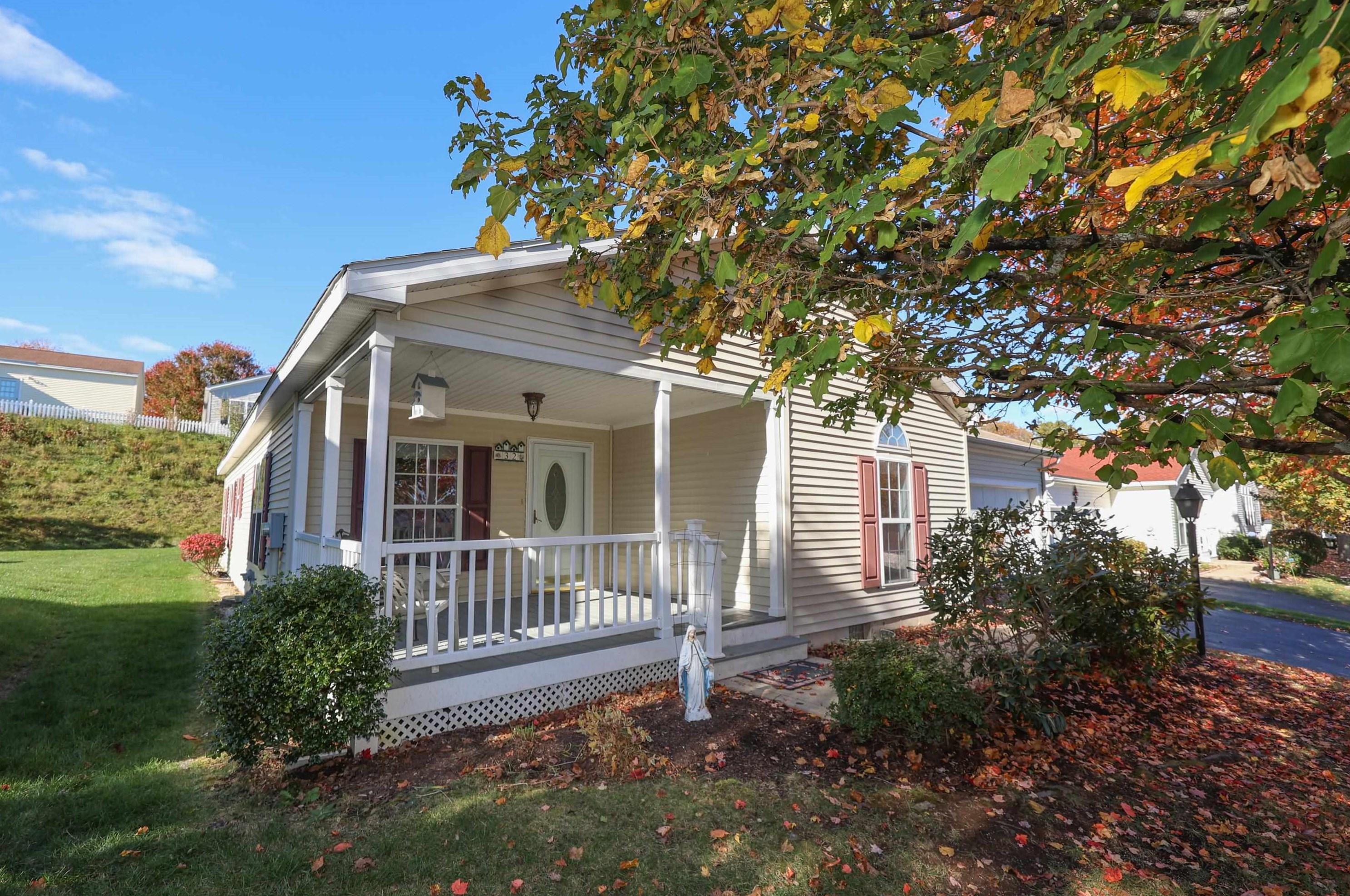 32 Greystone Way, Manchester, NH 03104-5779