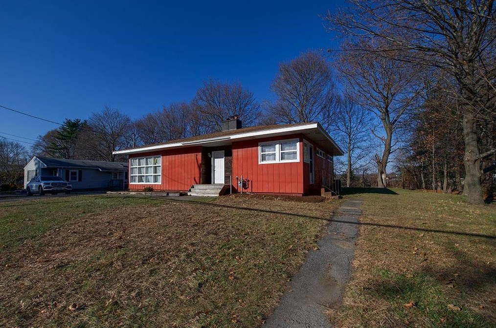 12 Main St, Plaistow, NH 03865