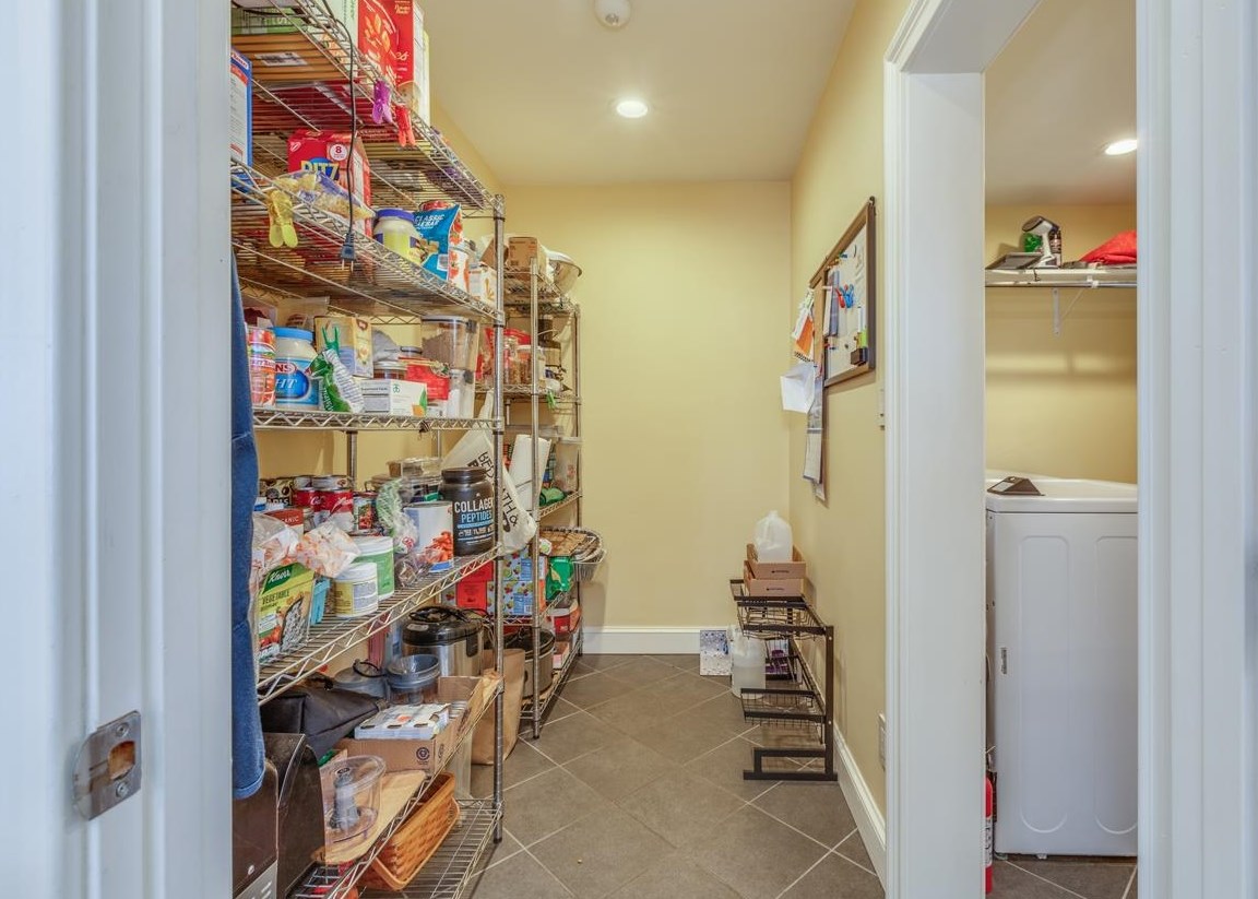 160 Littleworth Rd, Dover NH  03820-8309 exterior