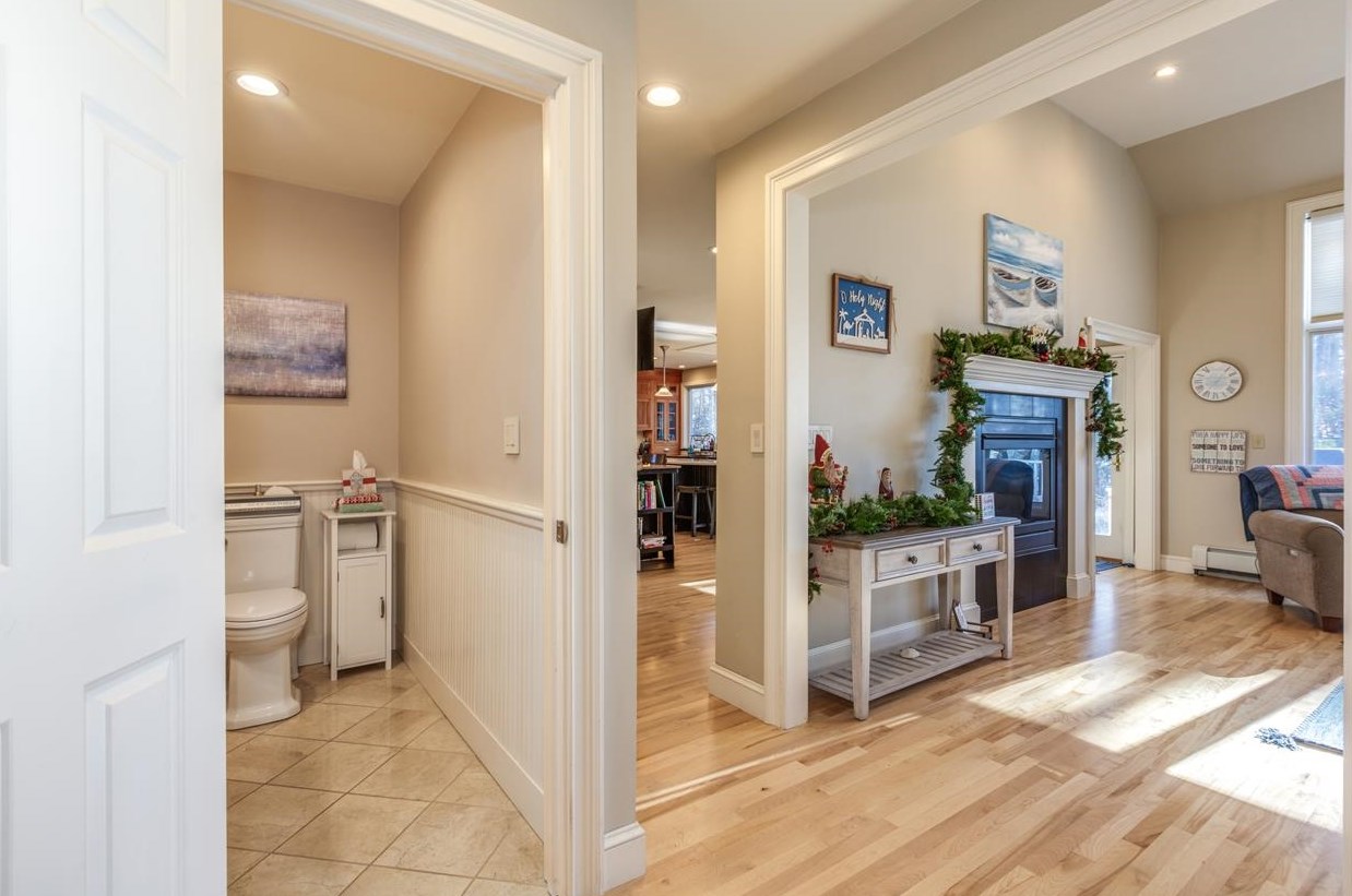 160 Littleworth Rd, Dover NH  03820-8309 exterior