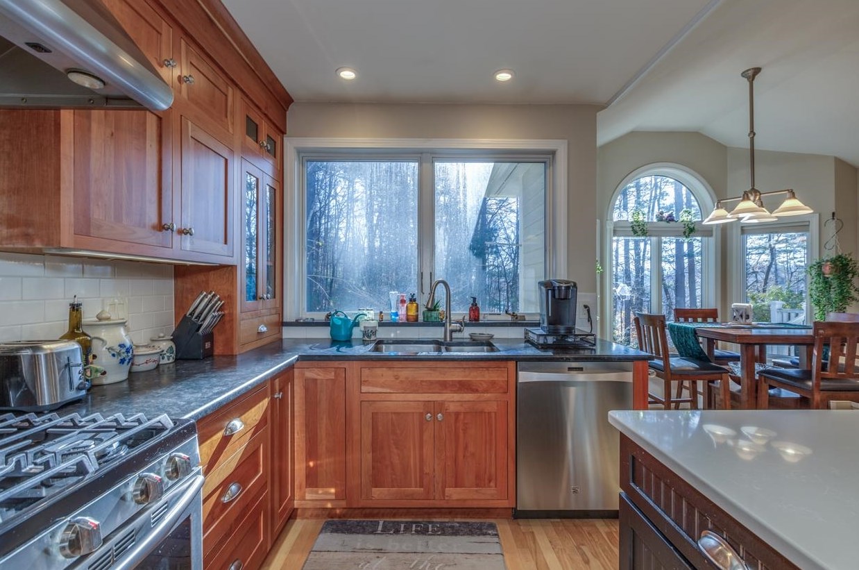 160 Littleworth Rd, Dover NH  03820-8309 exterior