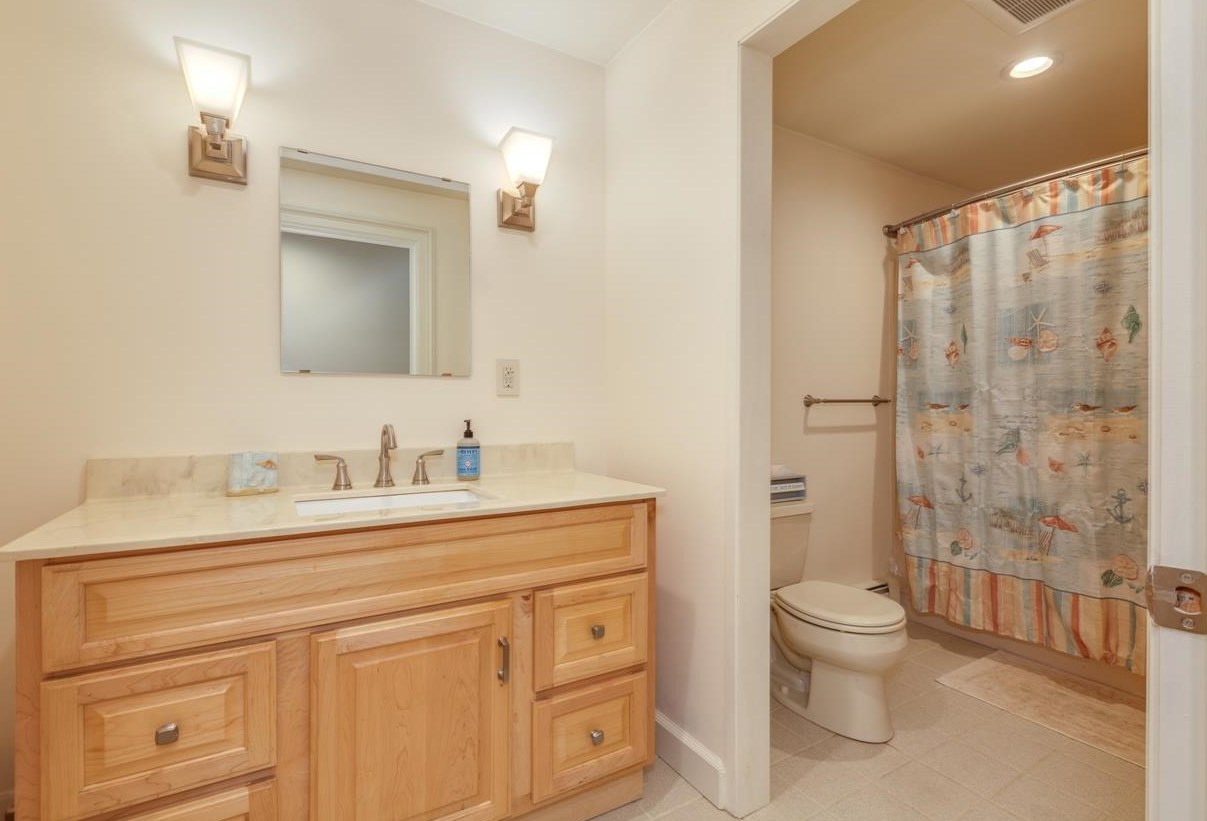 160 Littleworth Rd, Dover NH  03820-8309 exterior