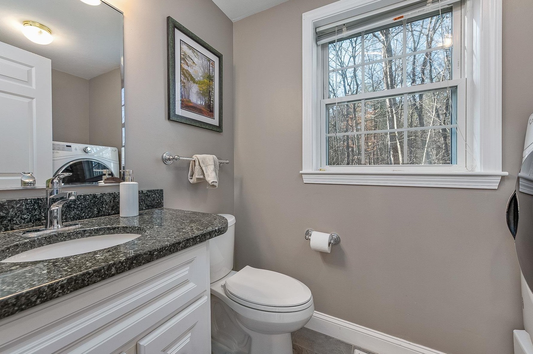 57 Ladyslipper Dr, Newmarket NH 03857-2066 exterior