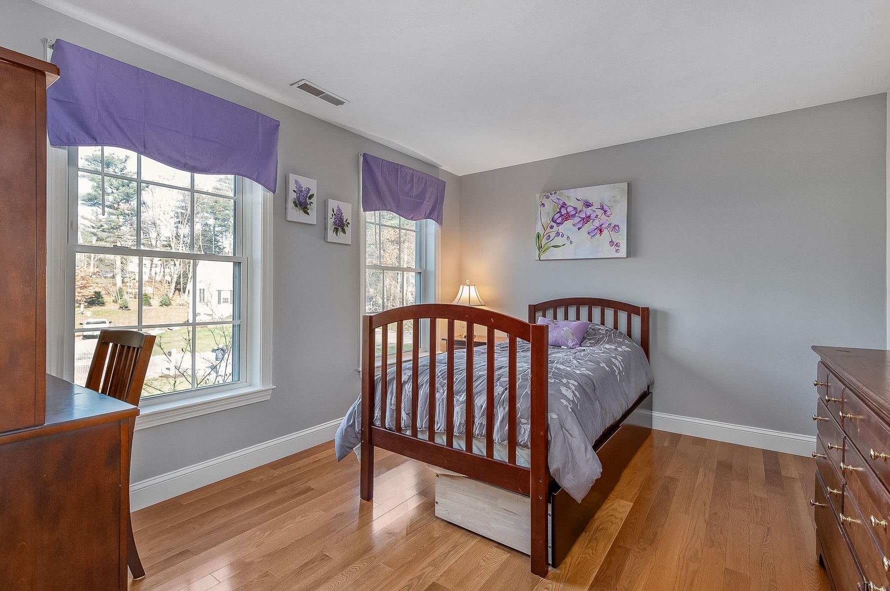 57 Ladyslipper Dr, Newmarket NH 03857-2066 exterior