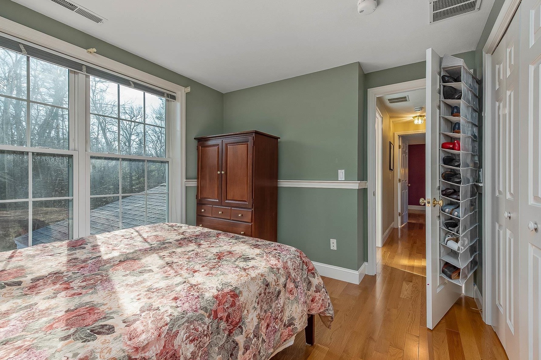 57 Ladyslipper Dr, Newmarket NH 03857-2066 exterior