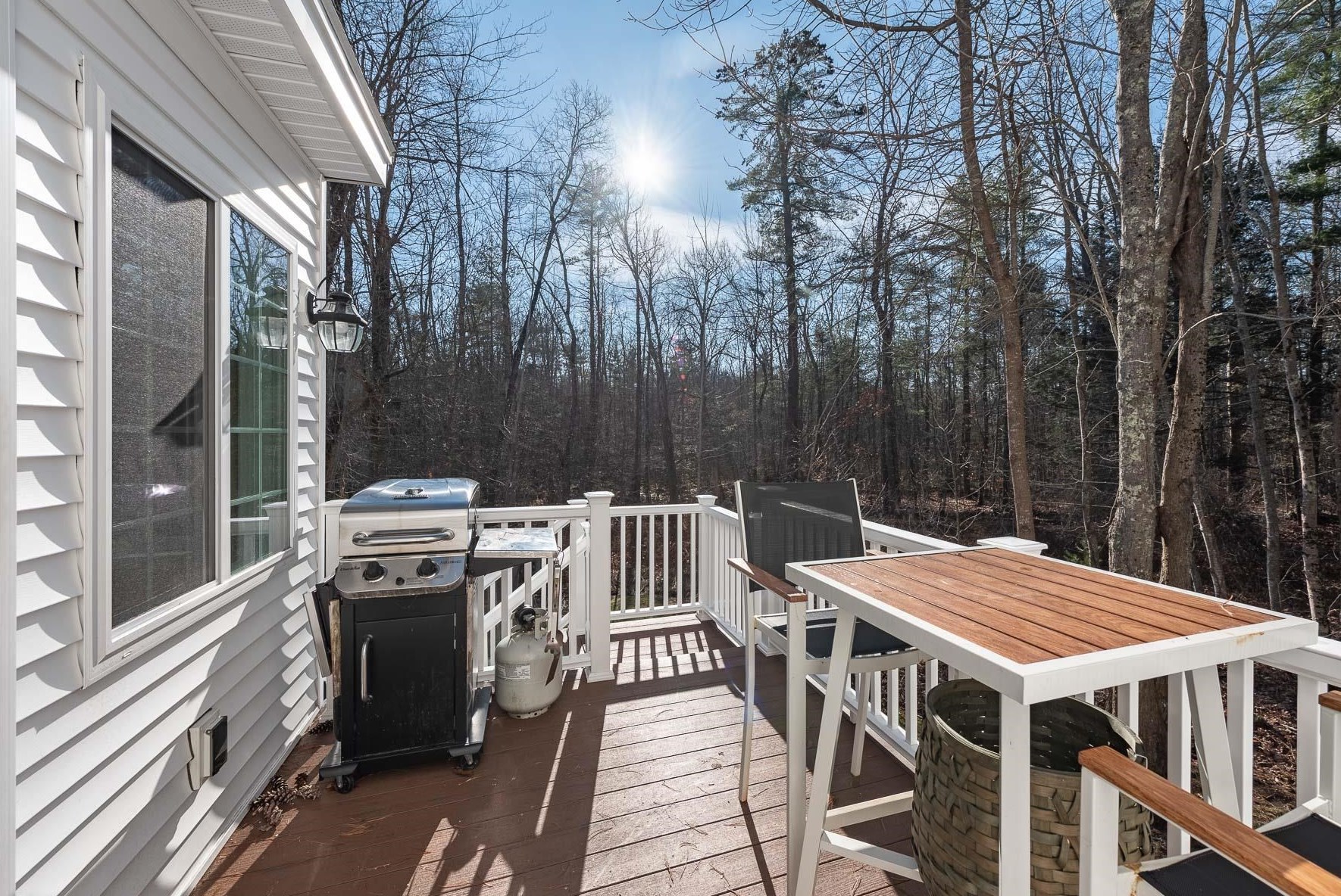 57 Ladyslipper Dr, Newmarket NH 03857-2066 exterior