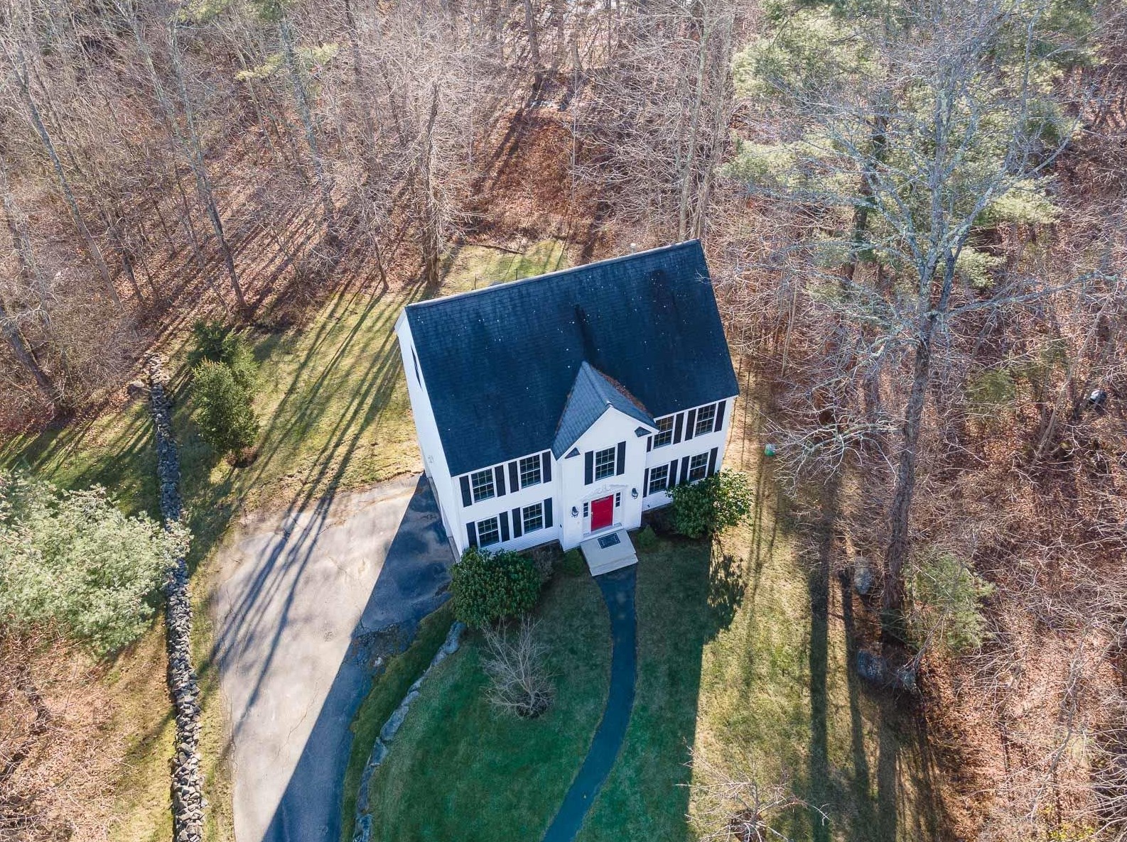 57 Ladyslipper Dr, Newmarket NH 03857-2066 exterior