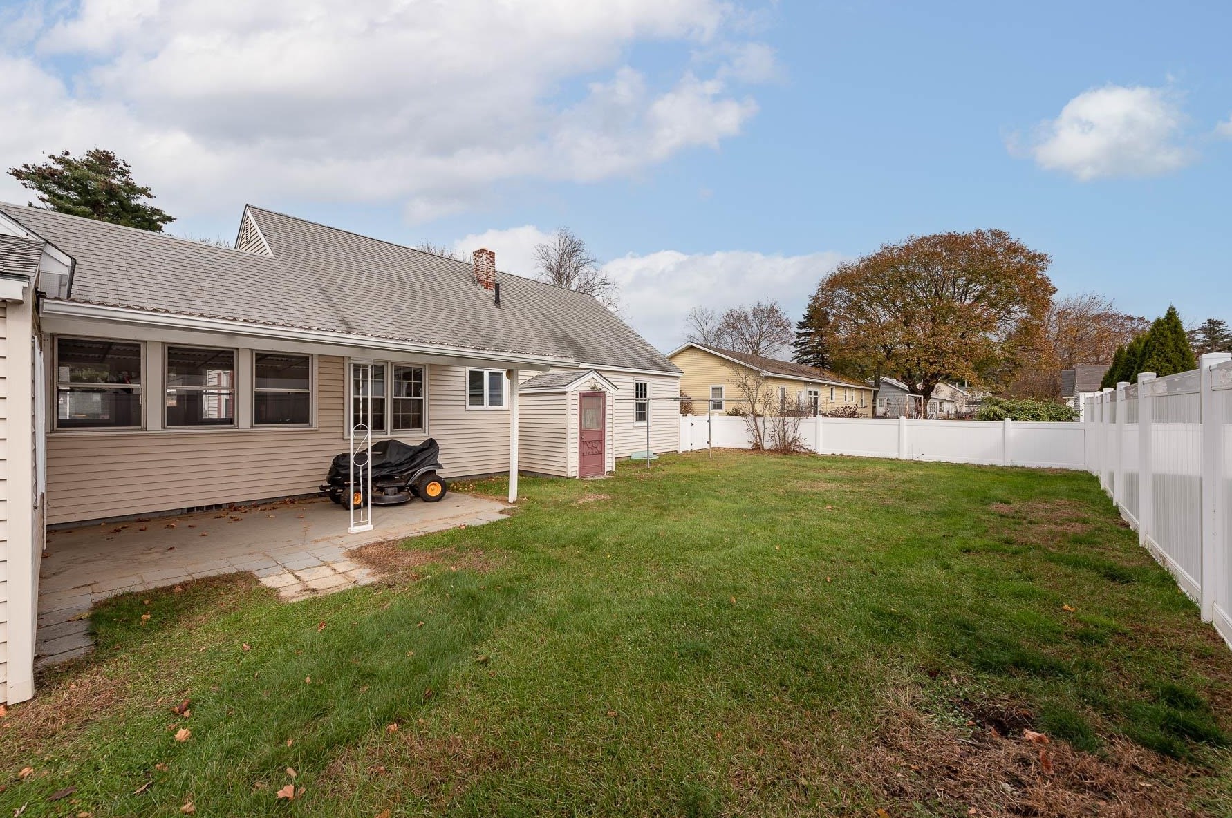 9 Letourneau St, Rochester, NH 03867-1214