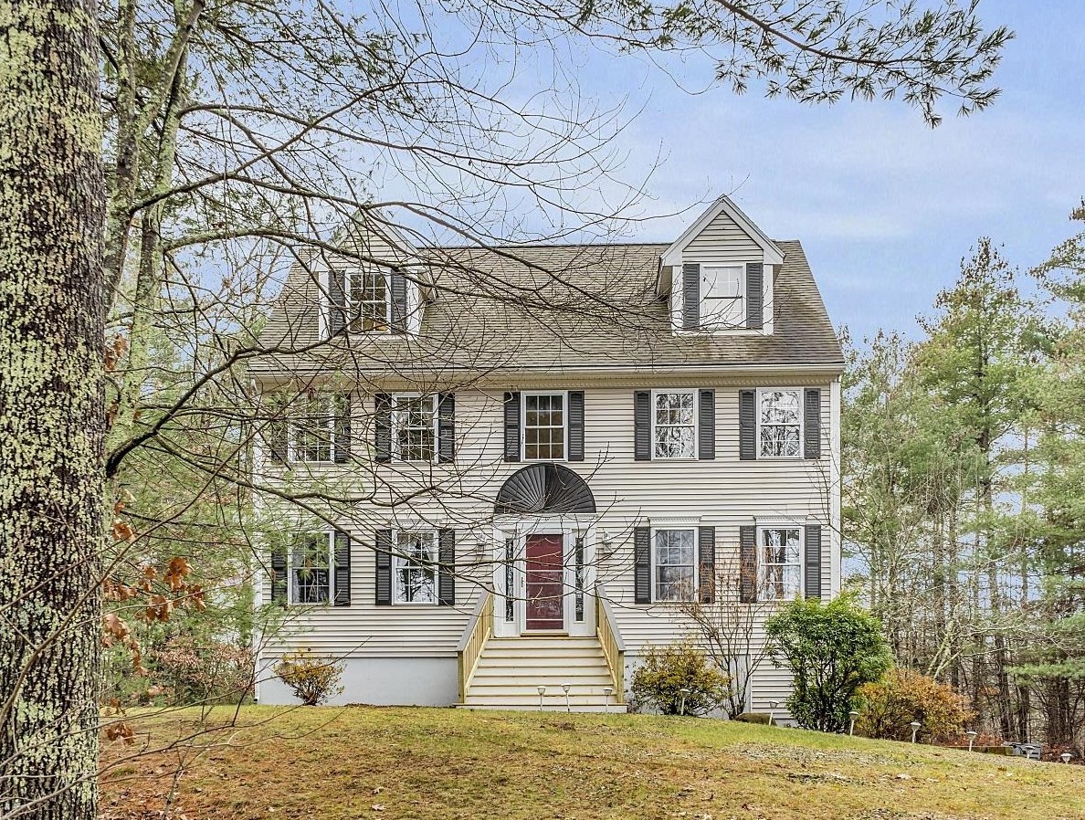 25 Smith Corner Rd, Plaistow, NH 03865
