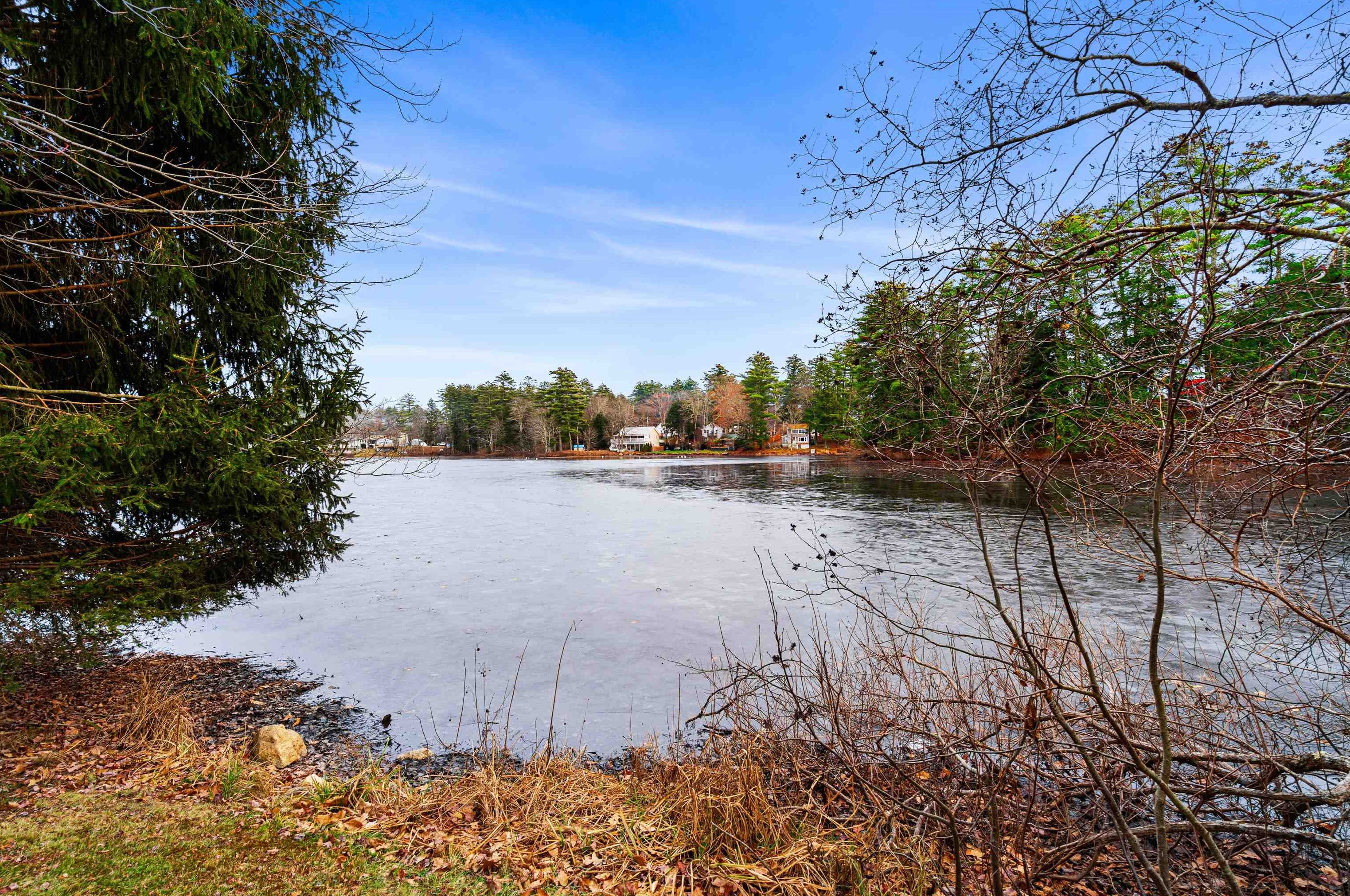 17 Hammond Rd, Deerfield, NH 03037