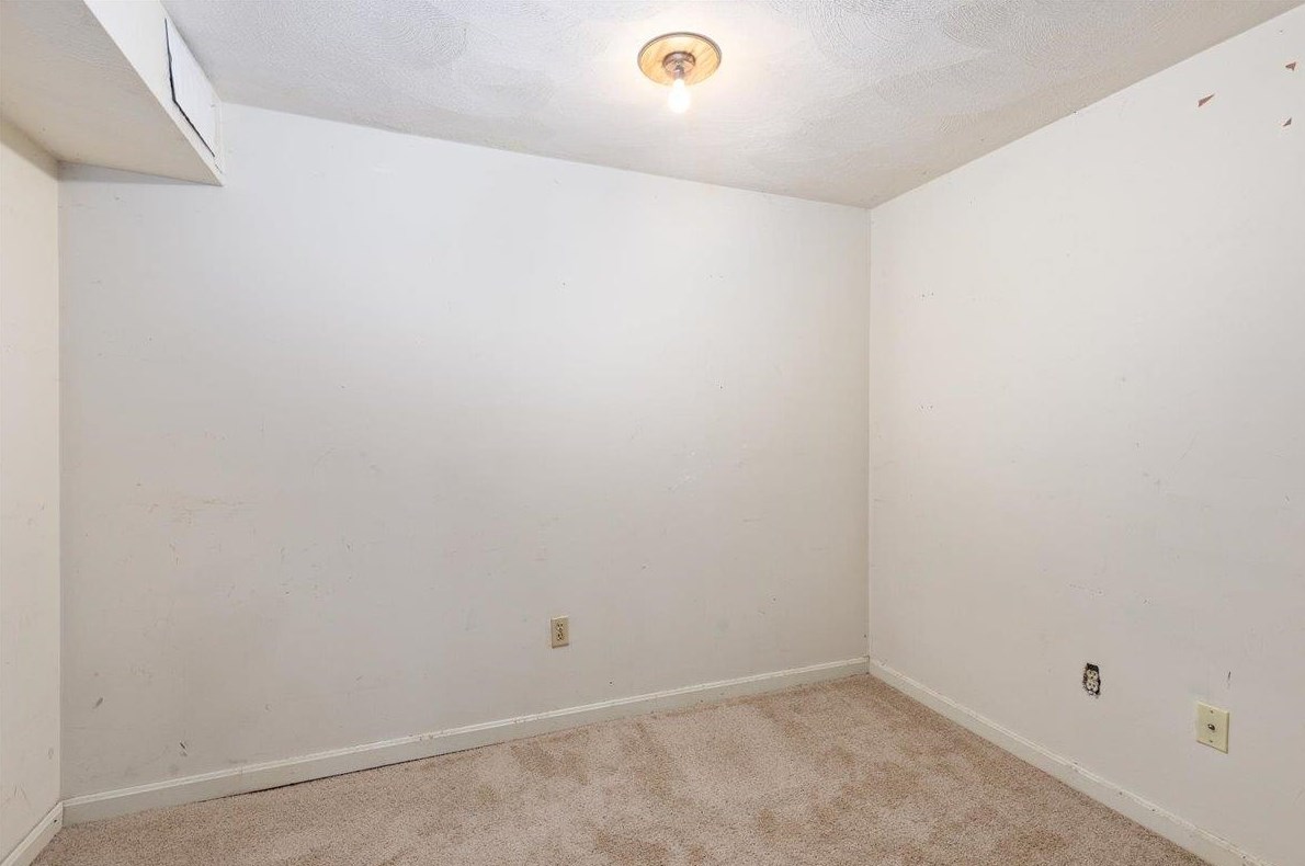 9 Jefferey Ln, Haverhill MA 01832-3154 exterior