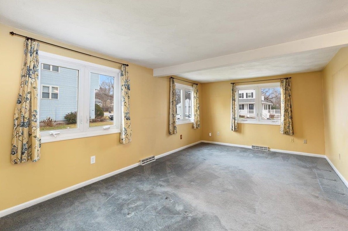 9 Jefferey Ln, Haverhill MA 01832-3154 exterior