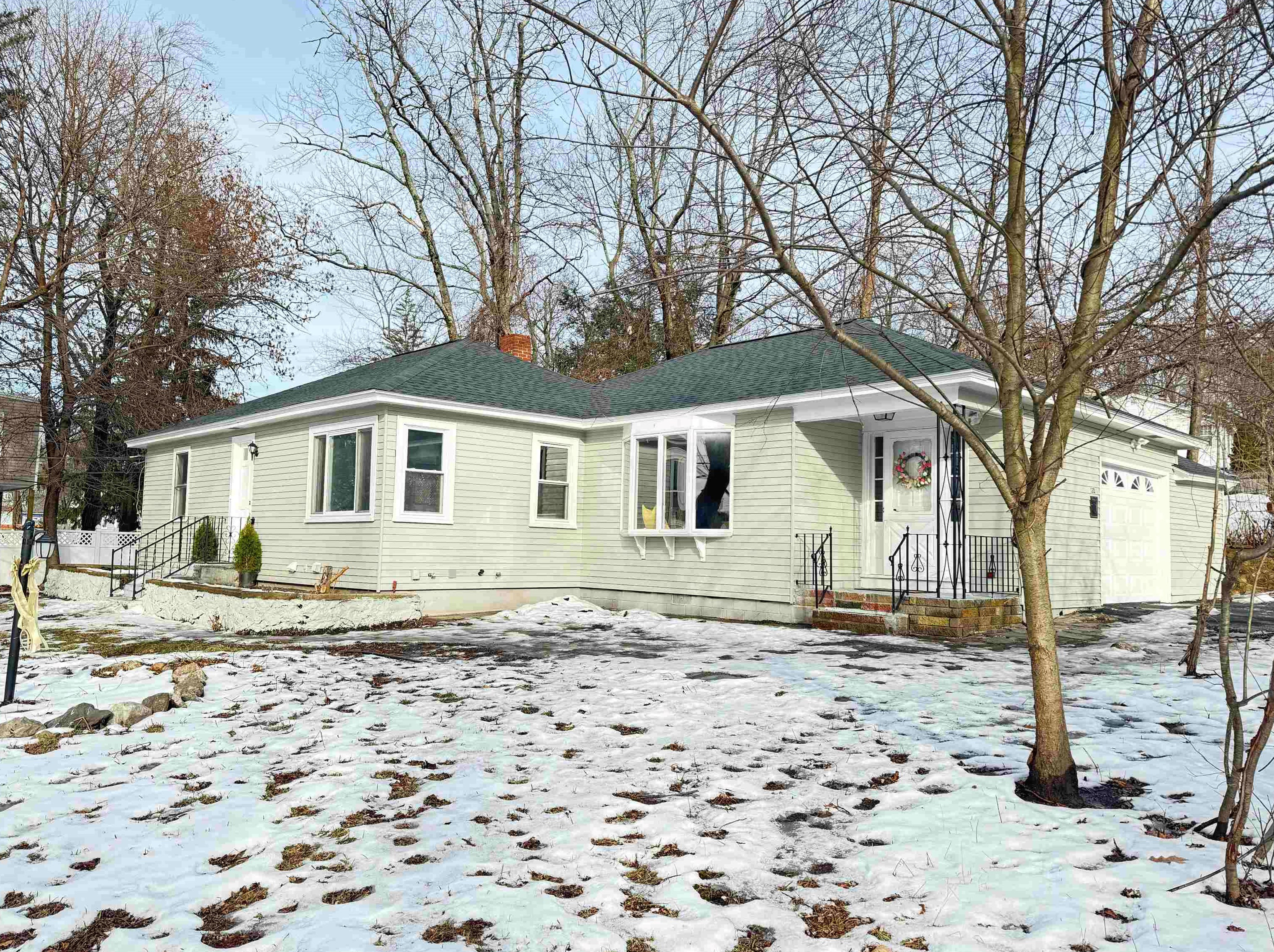 120 Brunelle Ave, Manchester NH  03103-4605 exterior