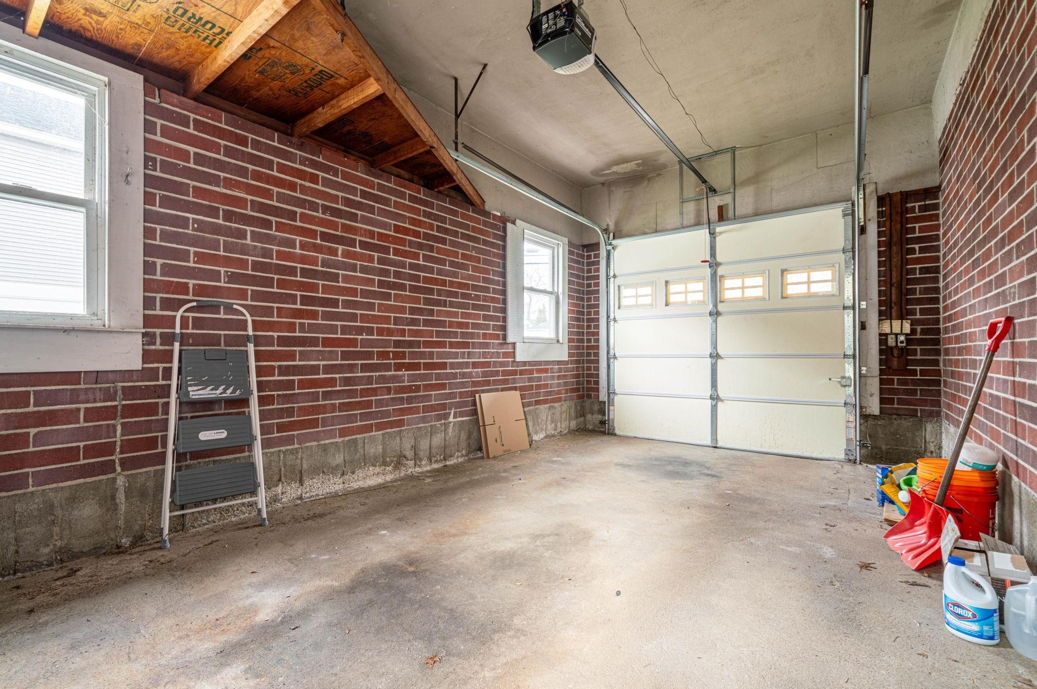 170 Goffstown Rd, Manchester NH 03102-2701 exterior