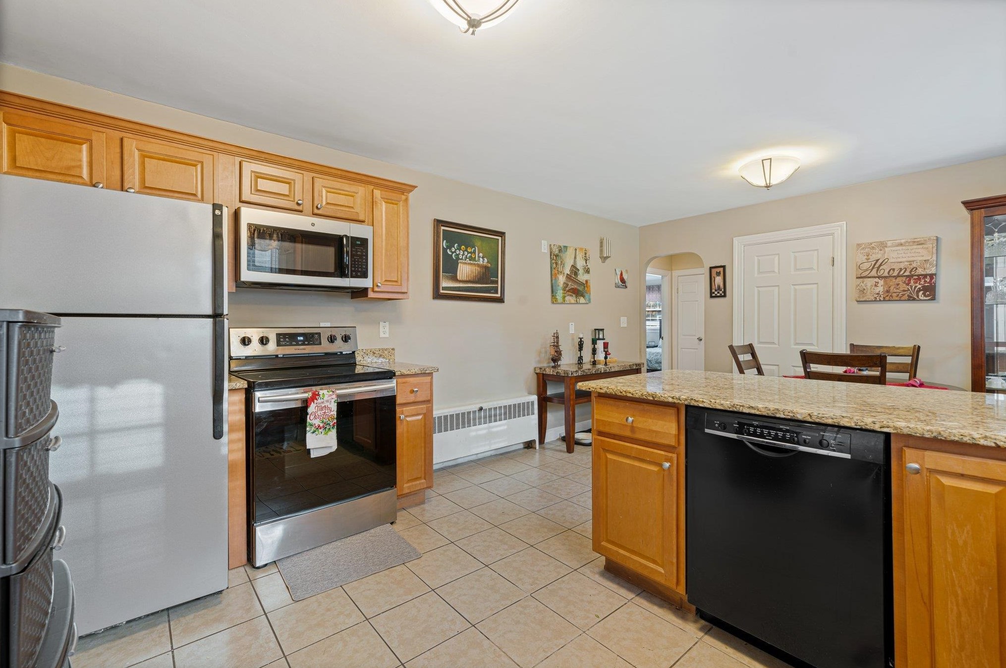 170 Goffstown Rd, Manchester NH 03102-2701 exterior