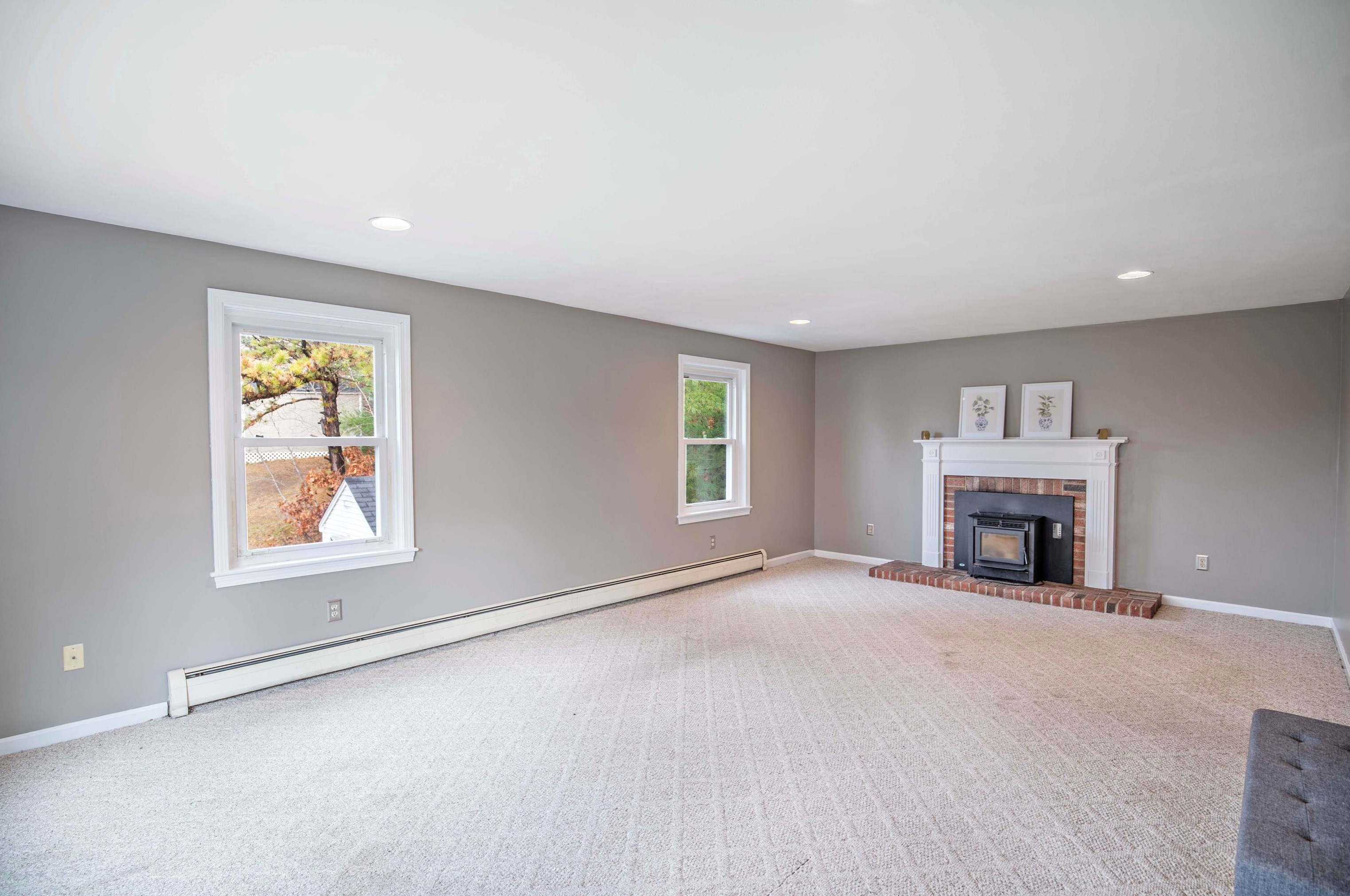 17 Riverview Cir, Hudson NH  03052-2471 exterior