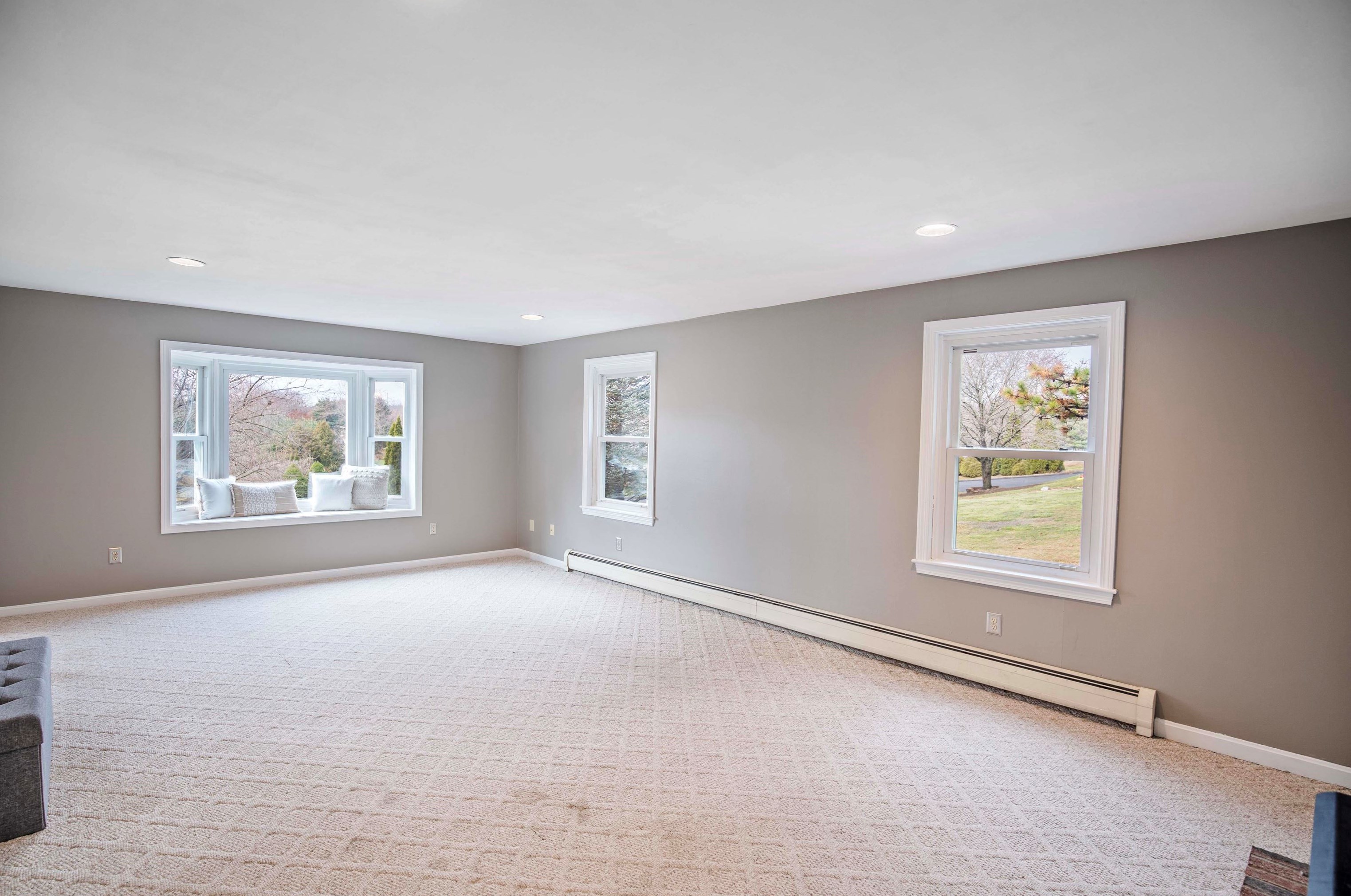 17 Riverview Cir, Hudson NH  03052-2471 exterior