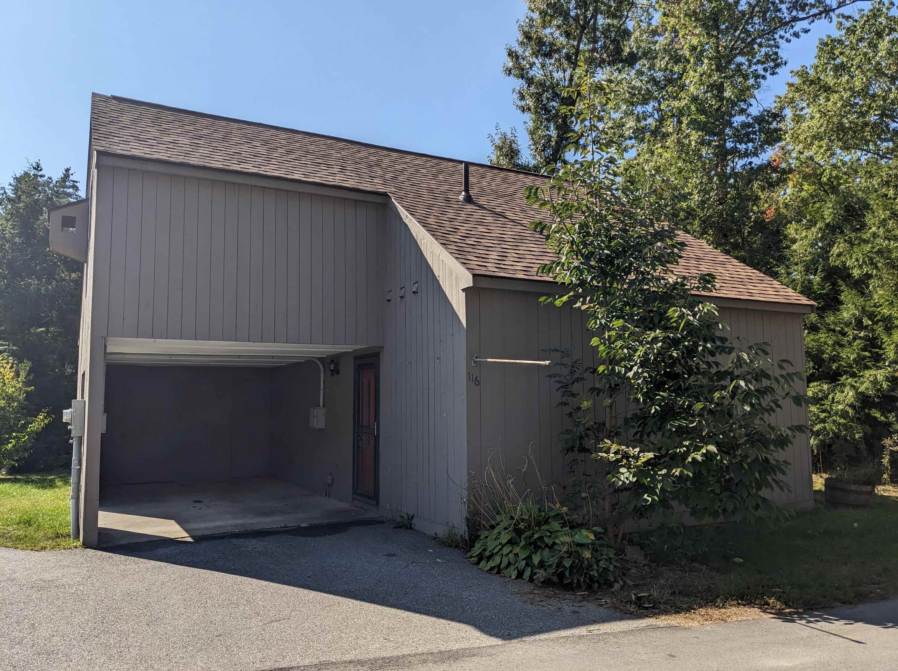 111 Coburn Ave, Nashua NH  03063-2807 exterior