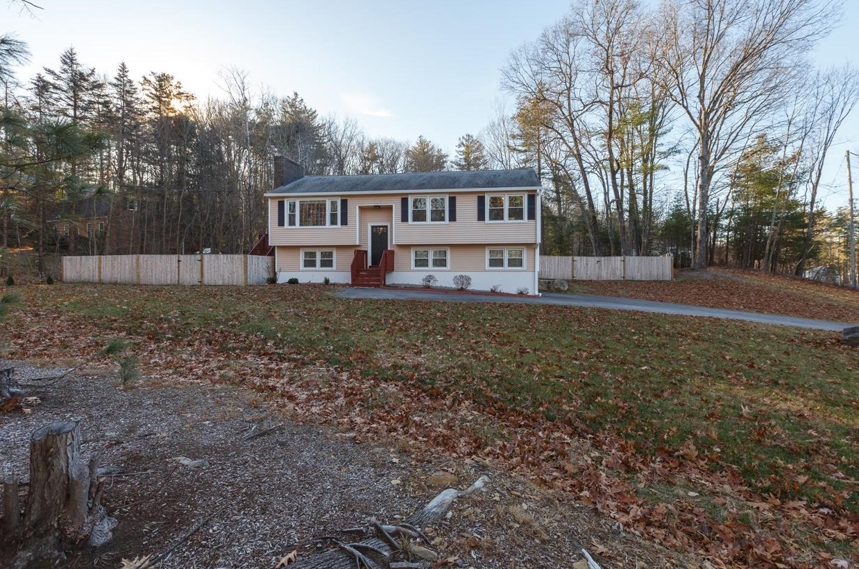 17 Beacon Hill Rd, Derry, NH 03038