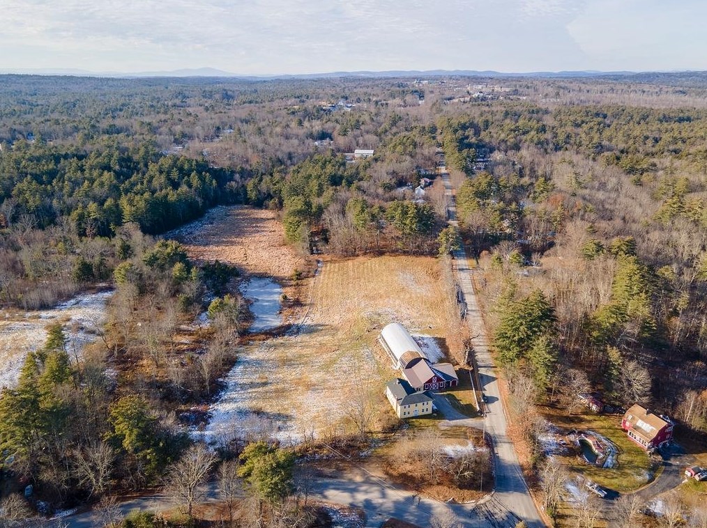 3 Pleasant St, Chichester, NH 03258