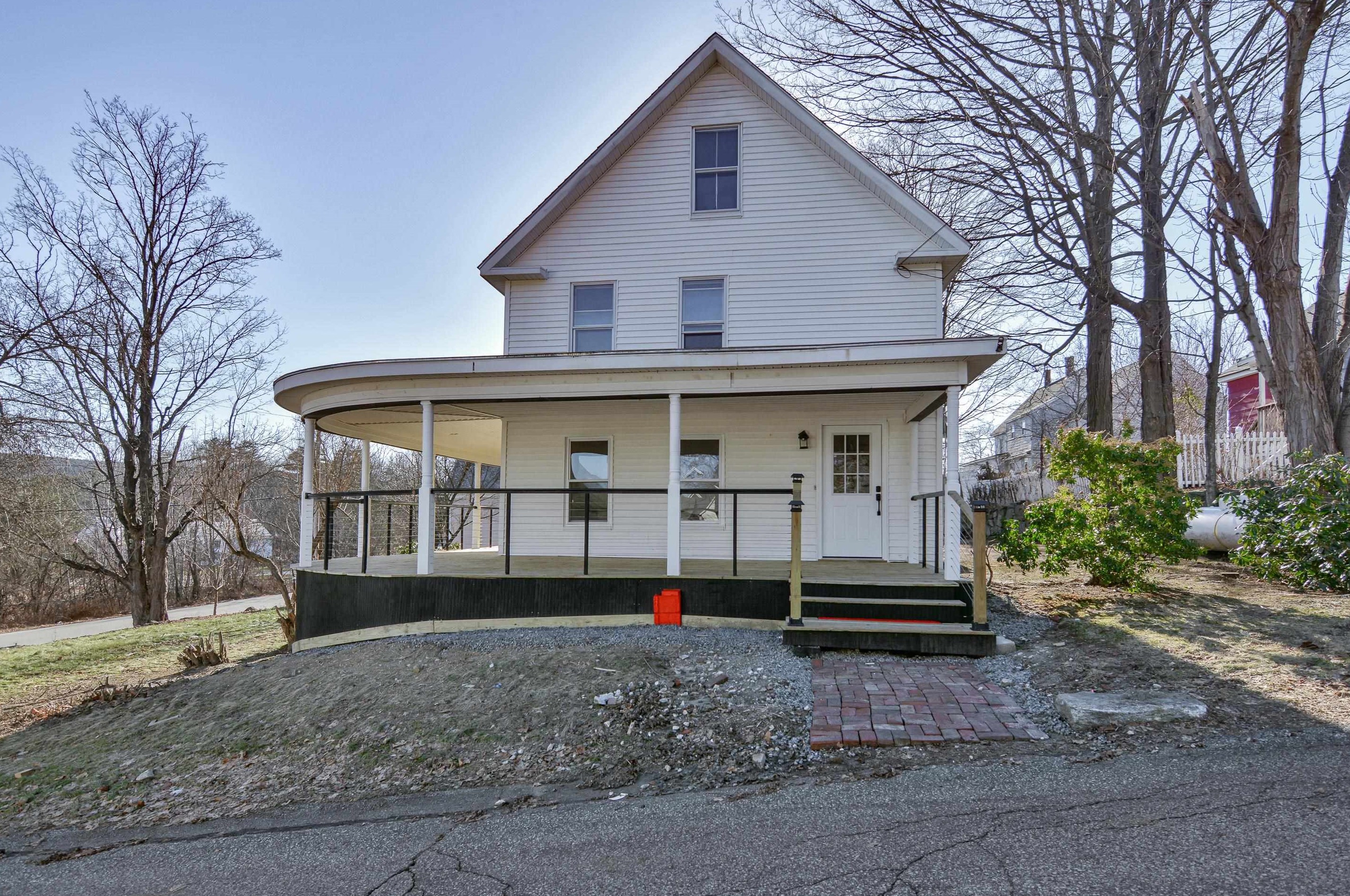 17 Jackson St, Hillsboro, NH 03244-5522