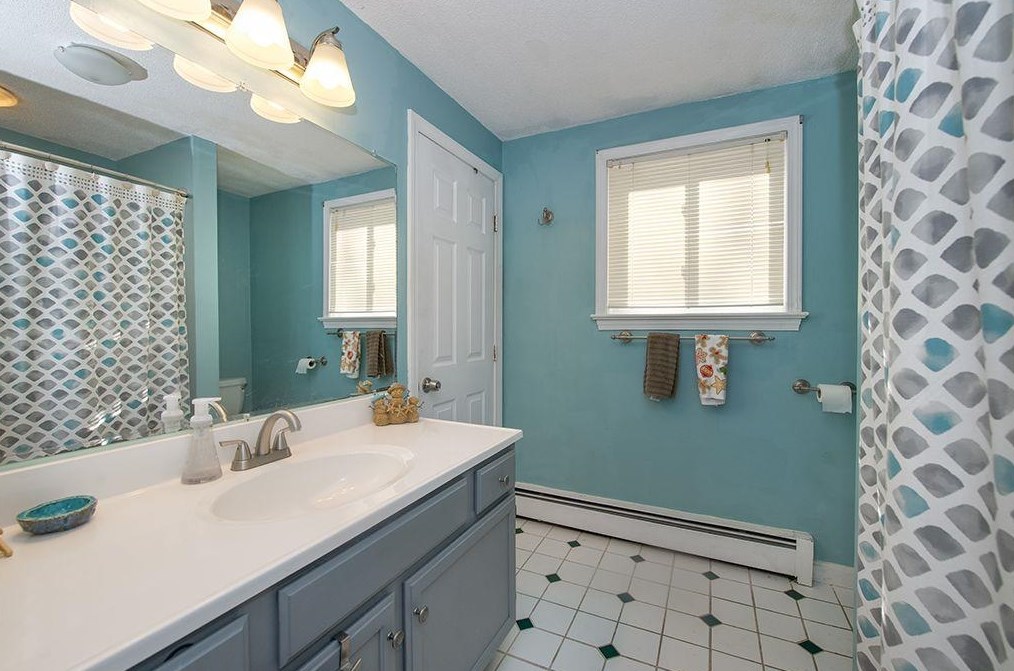 566 Titus Ave, Manchester NH  03103-5898 exterior