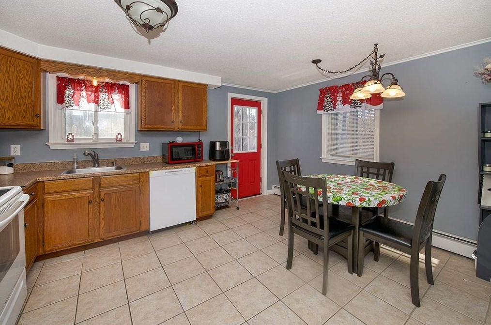 566 Titus Ave, Manchester NH  03103-5898 exterior